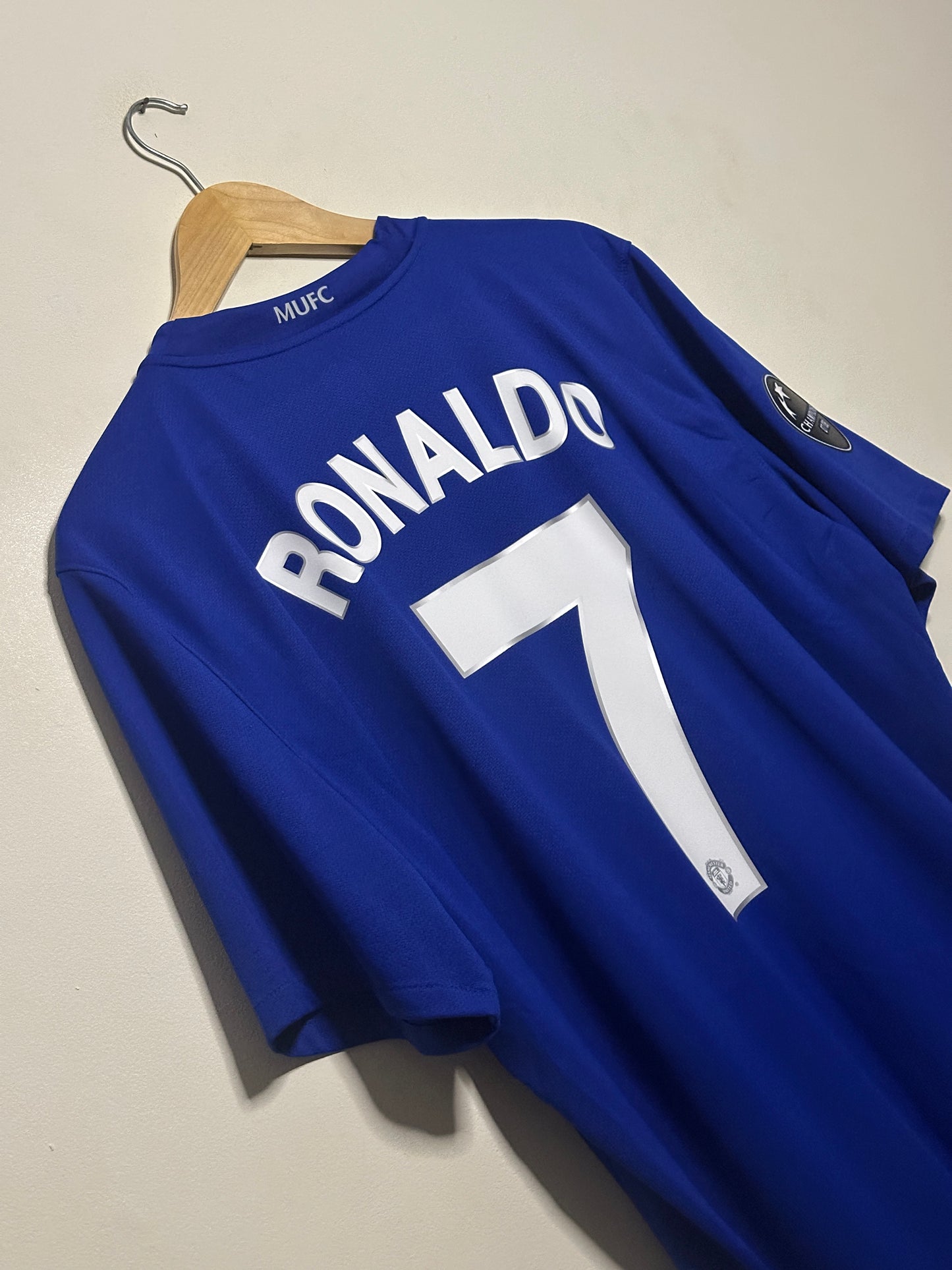Cristiano Ronaldo 2008-09 third football shirt (XL)