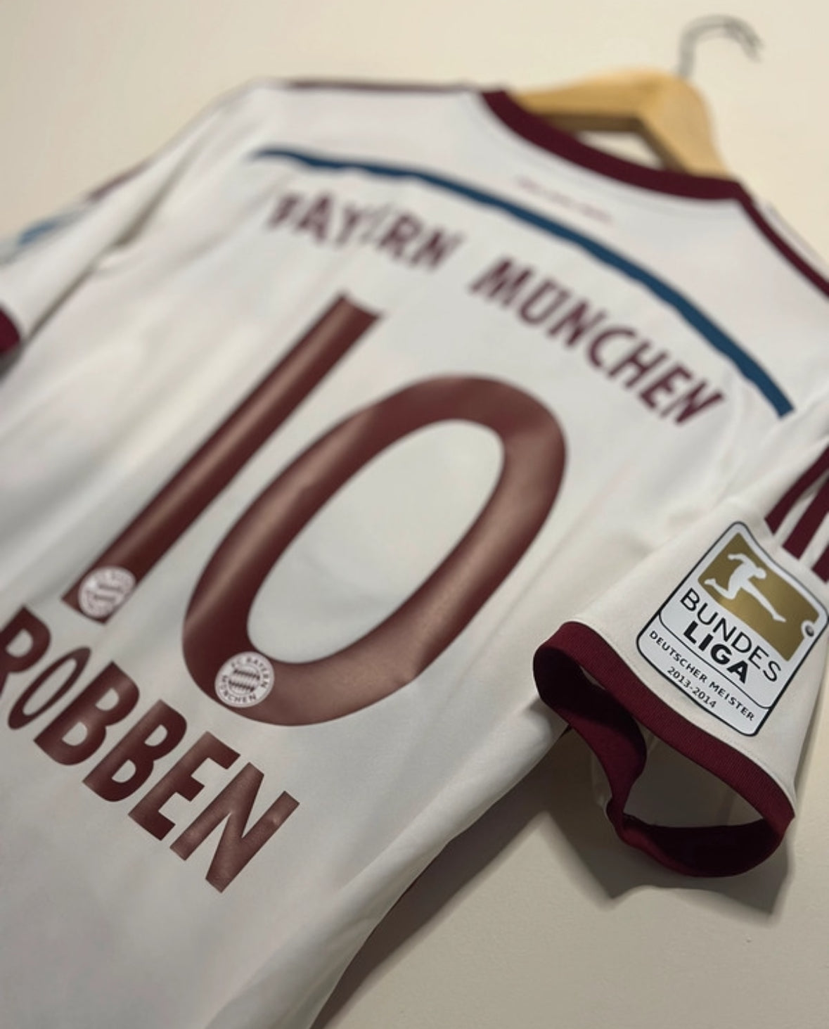 Arjen Robben FC Bayern Munich 2014-15 away football shirt (M)