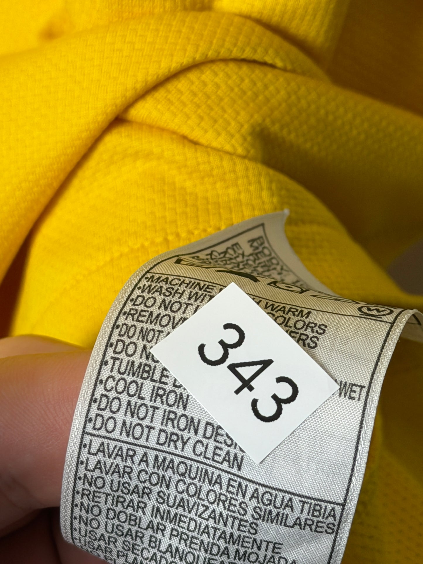 Adriano Brazil 2010 World Cup home football shirt (XL)