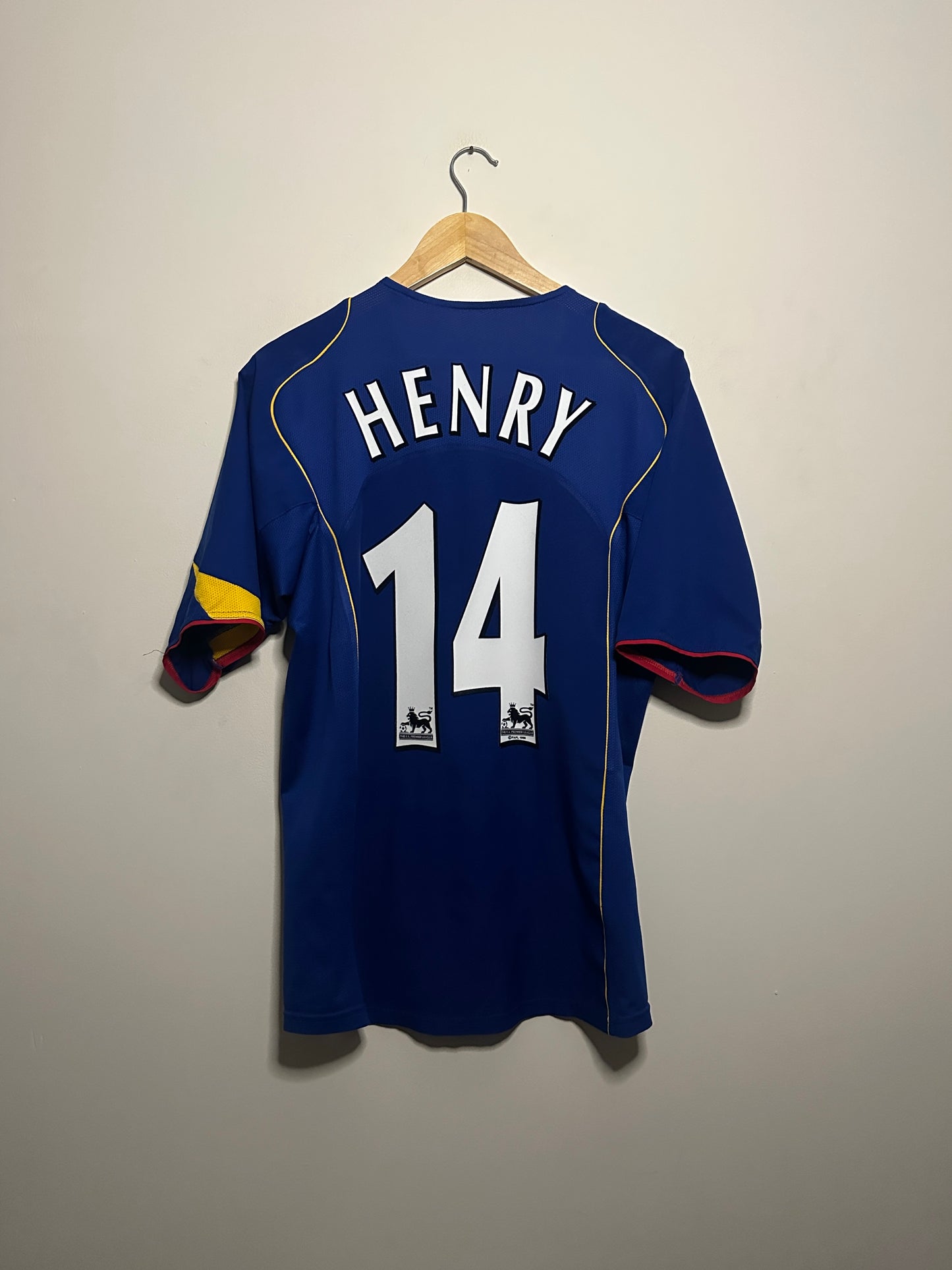 Thierry Henry Arsenal FC 2004-05 away football shirt (M)