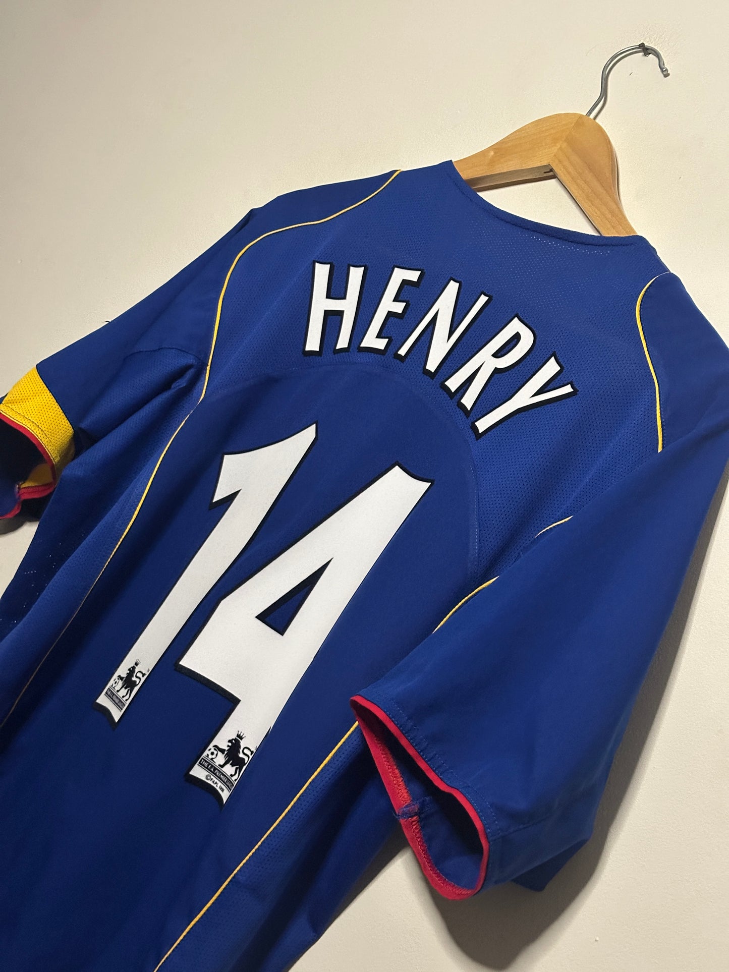 Thierry Henry Arsenal FC 2004-05 away football shirt (M)