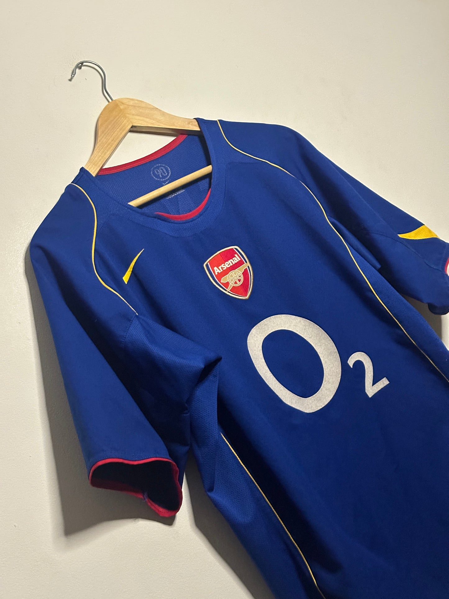 Thierry Henry Arsenal FC 2004-05 away football shirt (M)