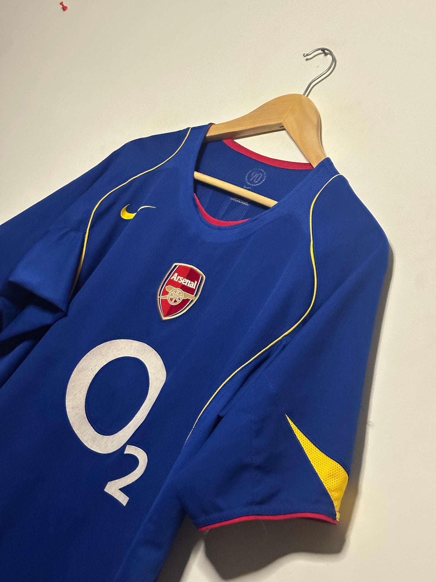 Thierry Henry Arsenal FC 2004-05 away football shirt (M)