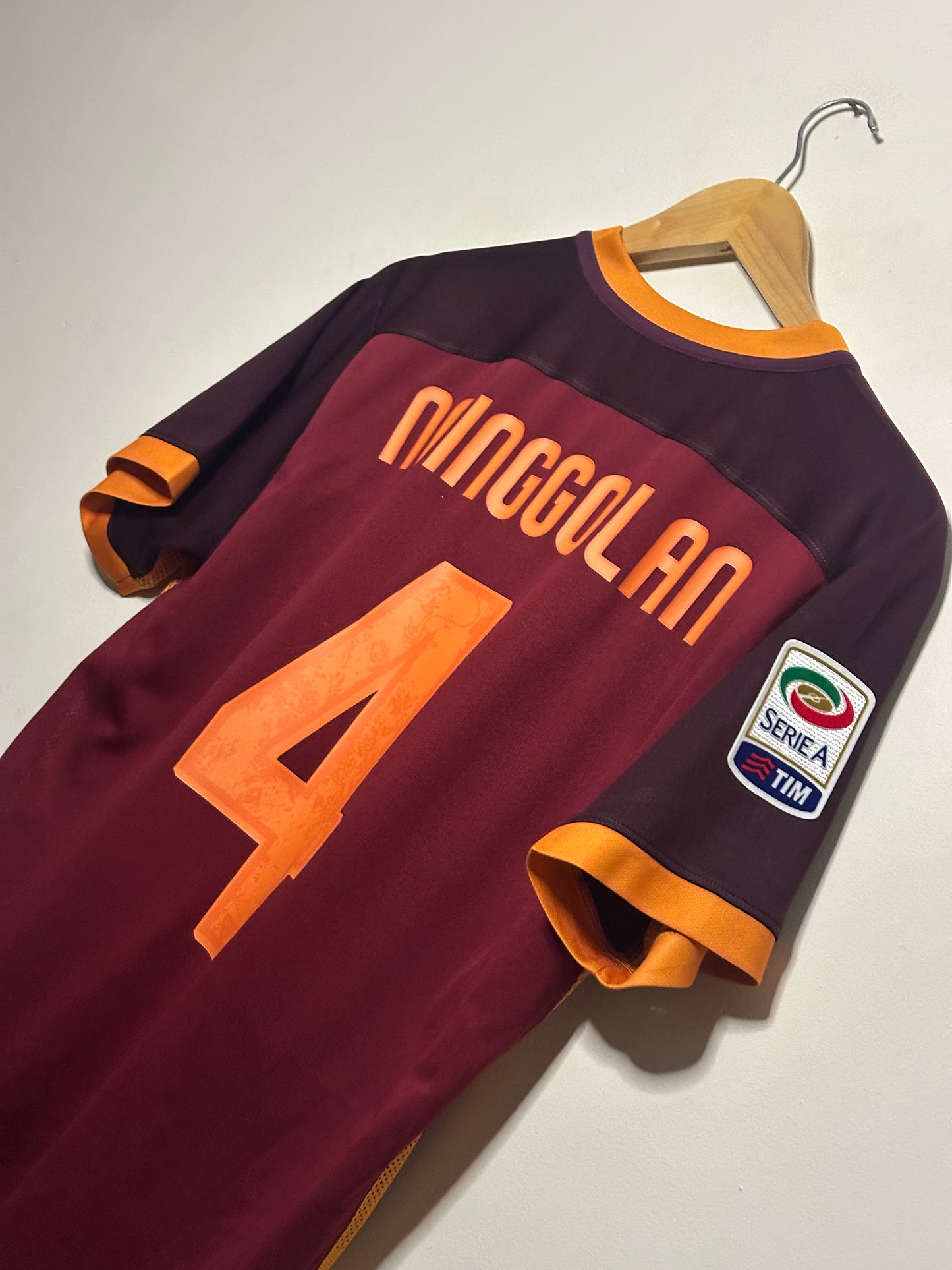 Radja Nainggolan AS Roma 2015-16 home football shirt (L)