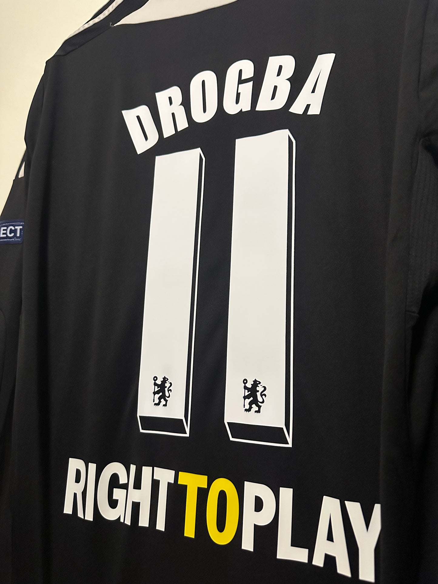 Didier Drogba Chelsea FC long sleeve 2011-12 away football shirt (L)