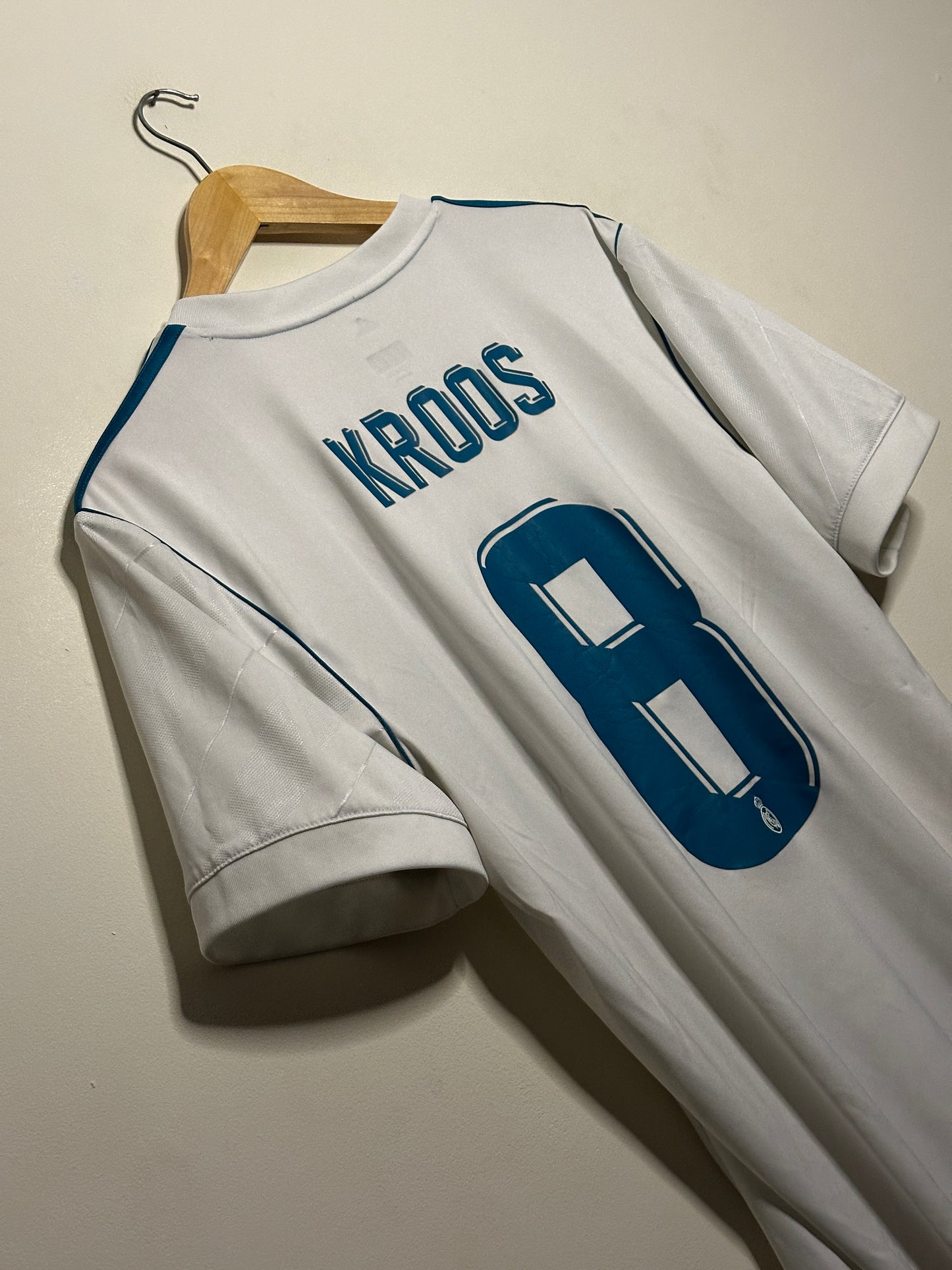 Toni Kroos Real Madrid CF 2017-18 home football shirt (L)