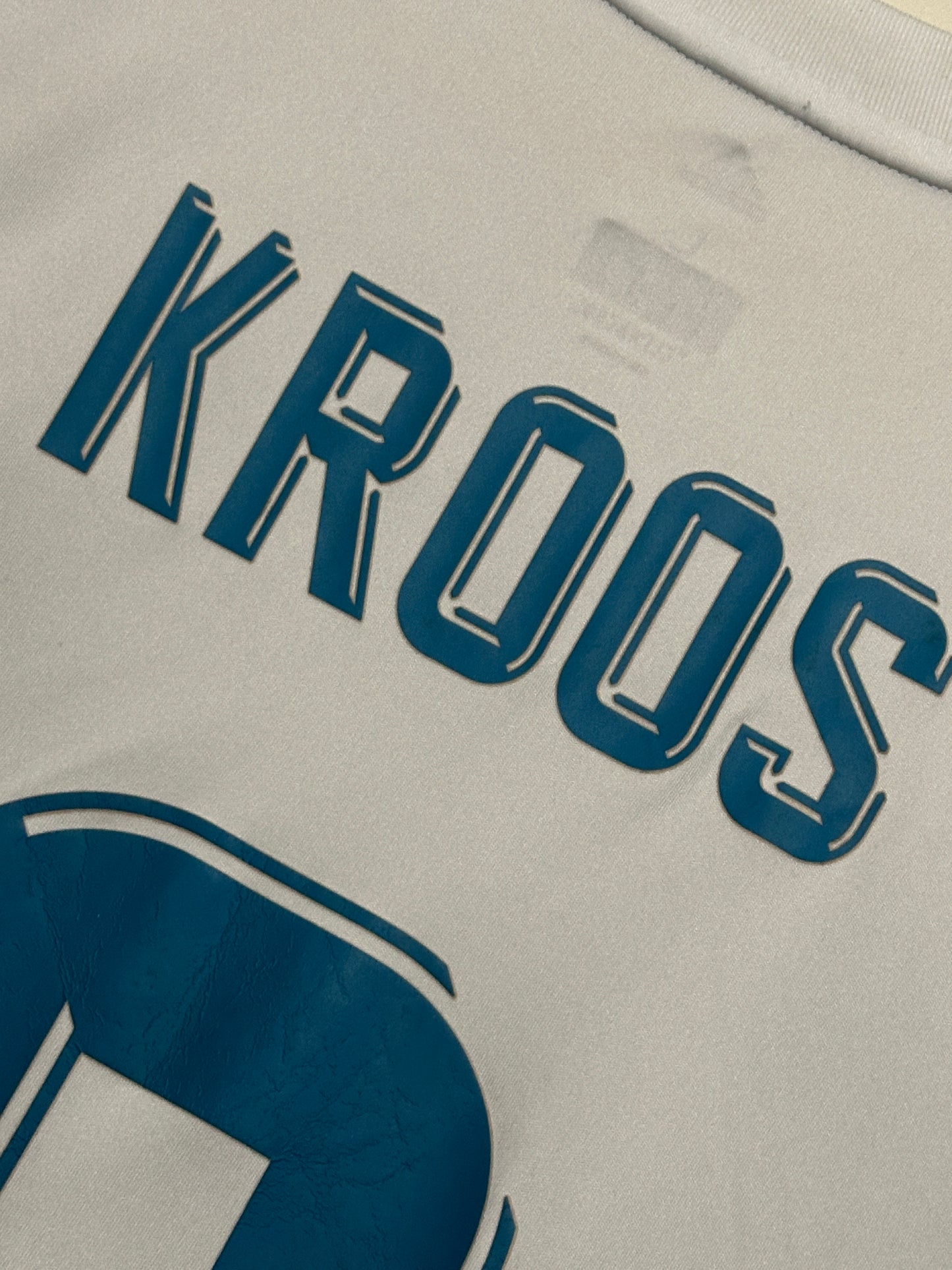 Toni Kroos Real Madrid CF 2017-18 home football shirt (L)