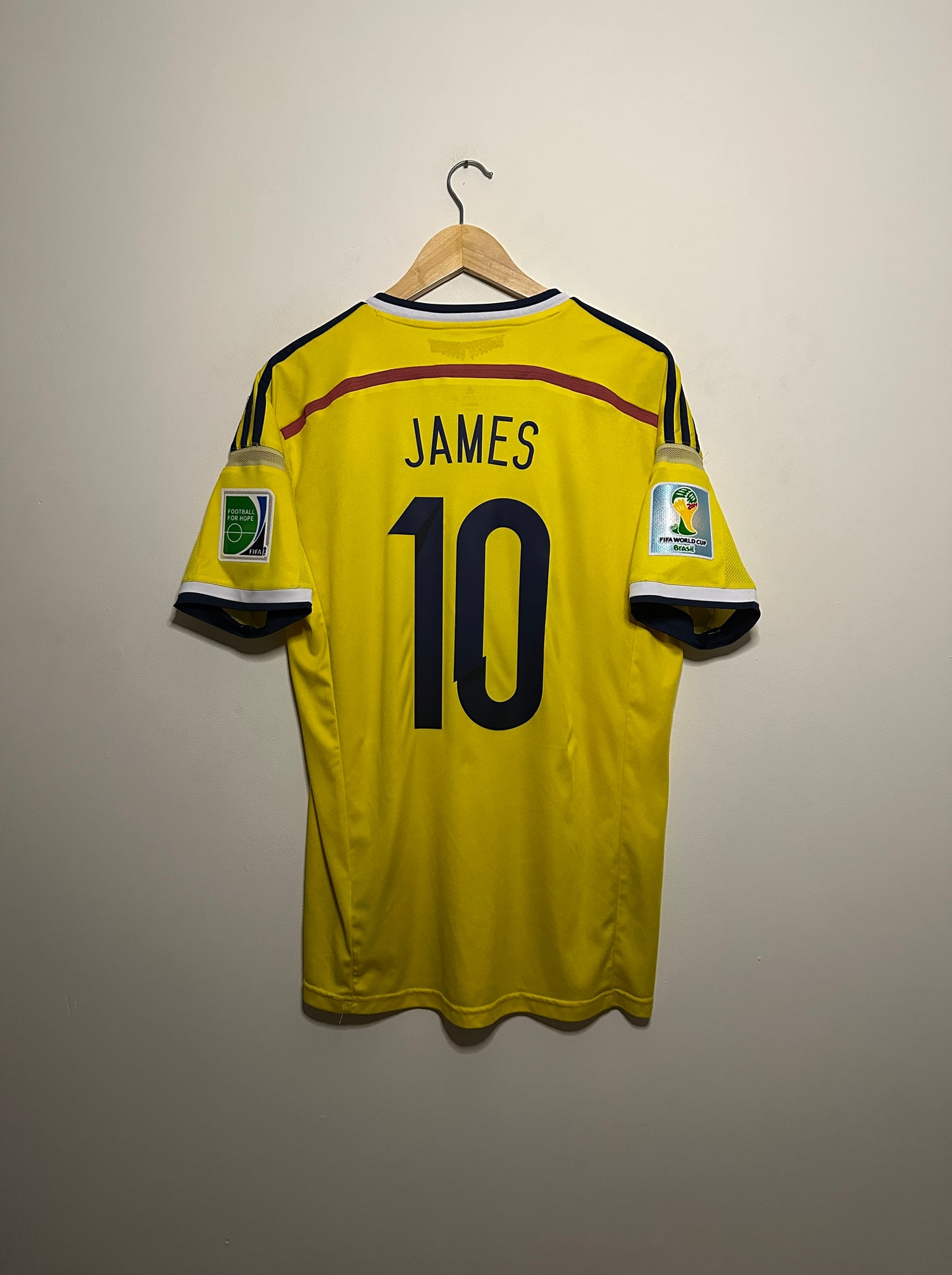 James Rodriguez Colombia 2014 World Cup home football shirt (M)