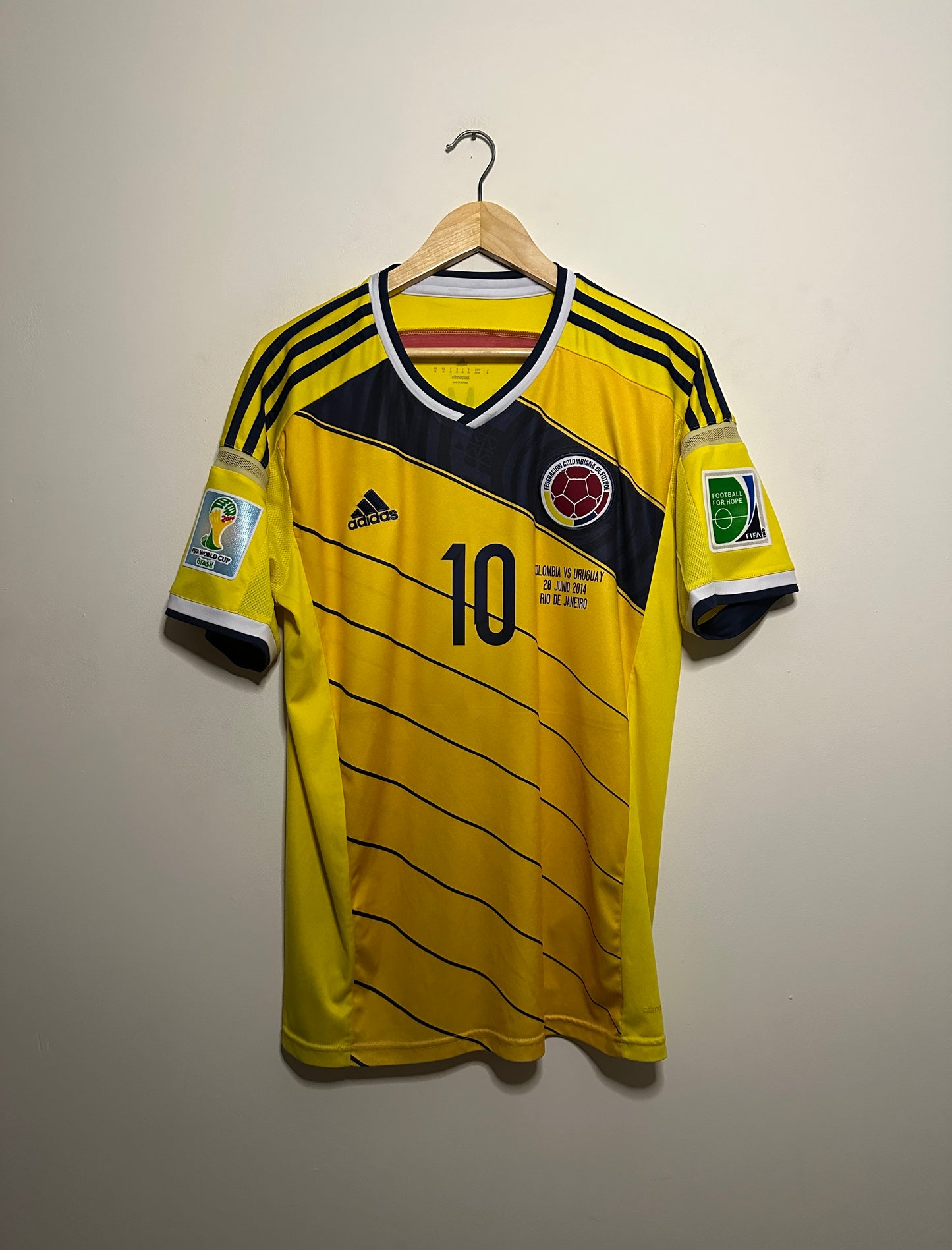 James Rodriguez Colombia 2014 World Cup home football shirt (M)