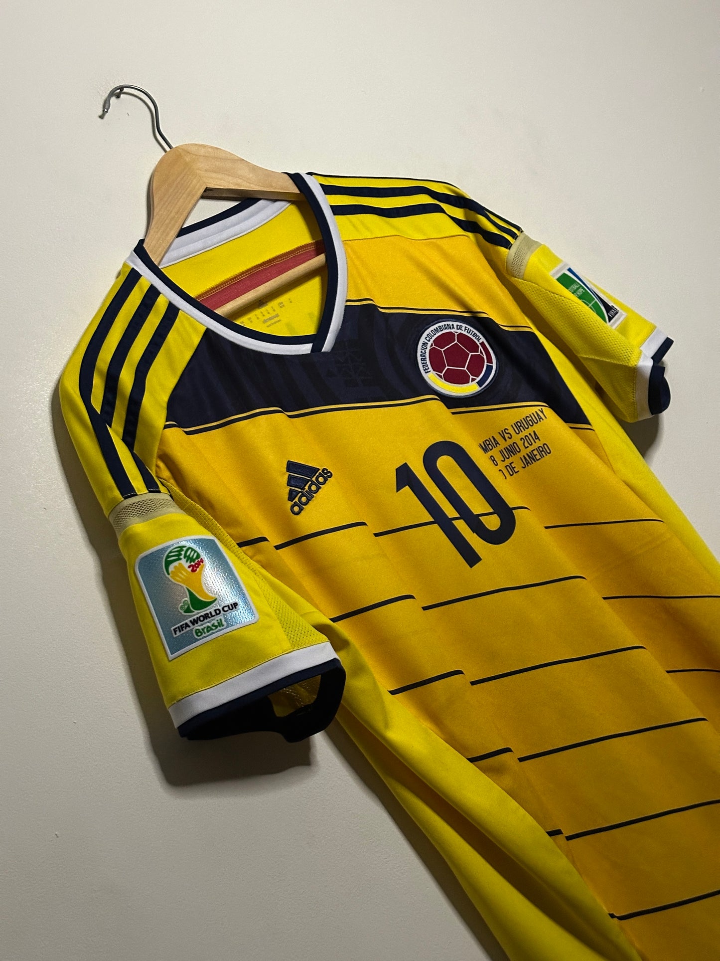 James Rodriguez Colombia 2014 World Cup home football shirt (M)