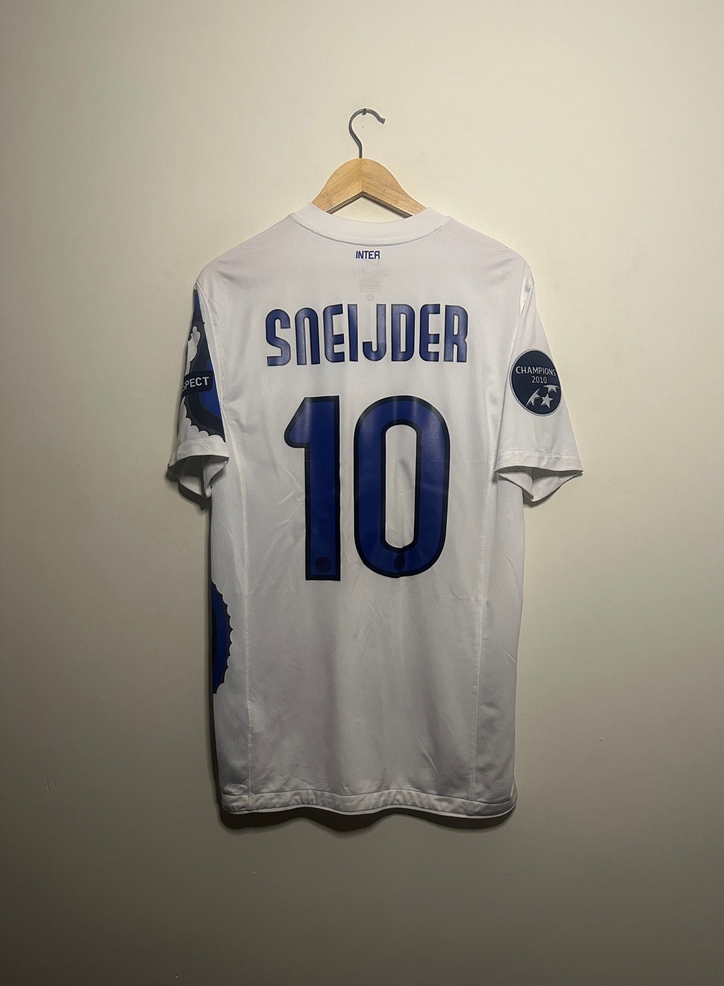 Wesley Sneijder Inter Milan 2010-11 away football shirt (M)