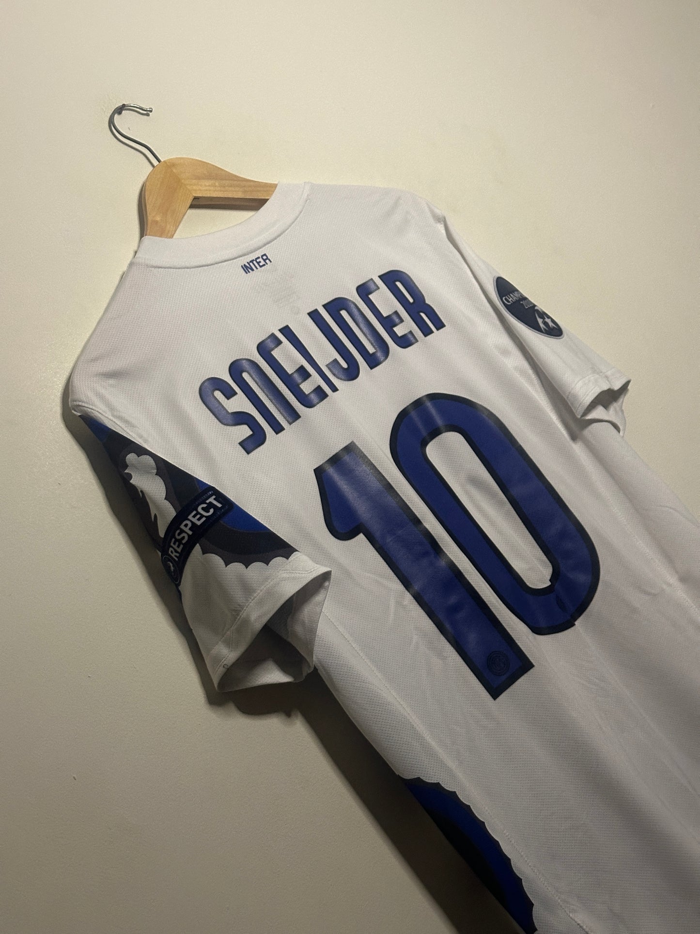 Wesley Sneijder Inter Milan 2010-11 away football shirt (M)