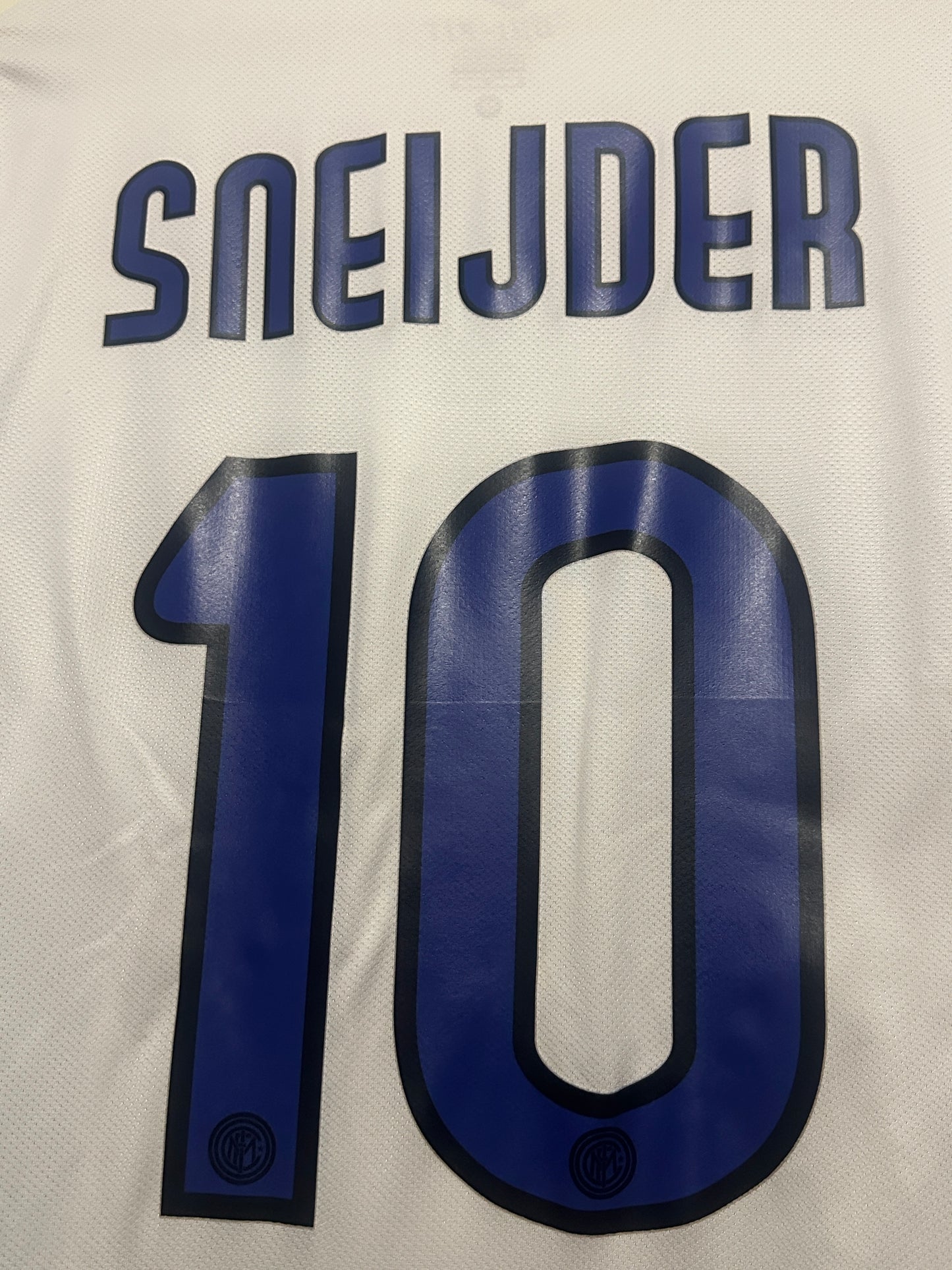 Wesley Sneijder Inter Milan 2010-11 away football shirt (M)