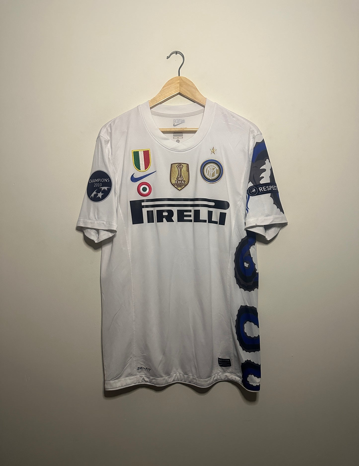 Wesley Sneijder Inter Milan 2010-11 away football shirt (M)