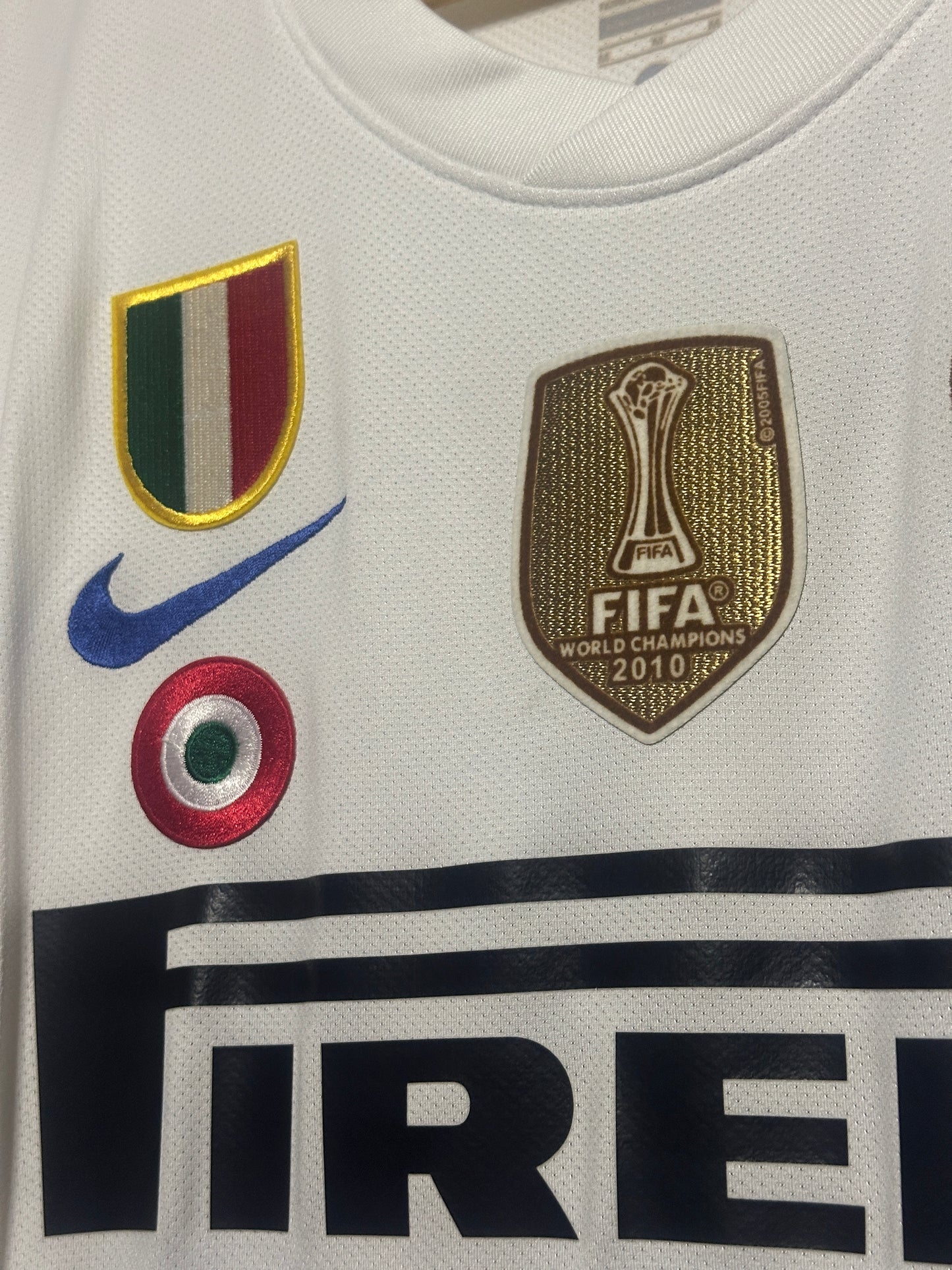 Wesley Sneijder Inter Milan 2010-11 away football shirt (M)