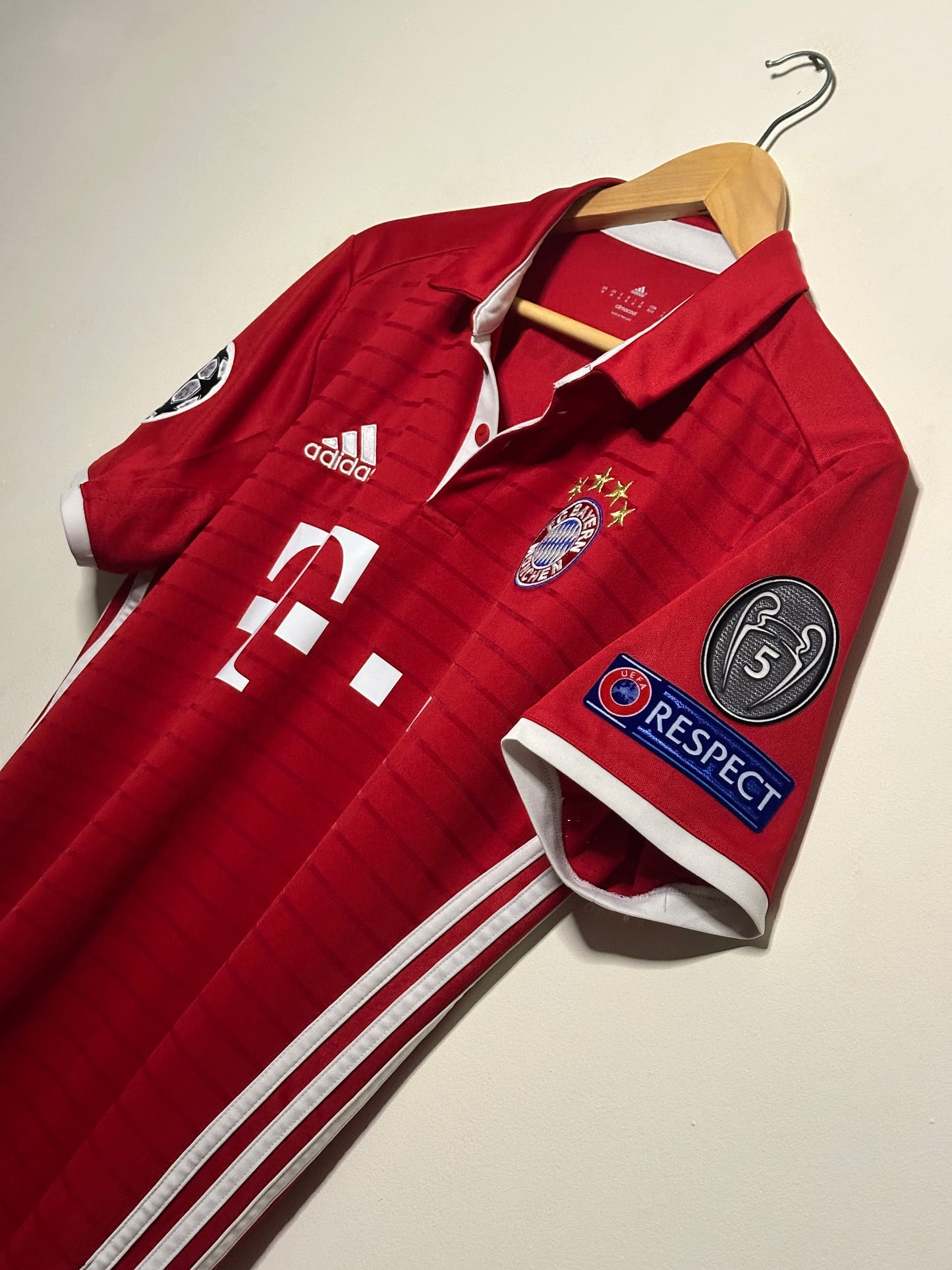 Douglas Costa FC Bayern Munich 2016-17 home football shirt (M)