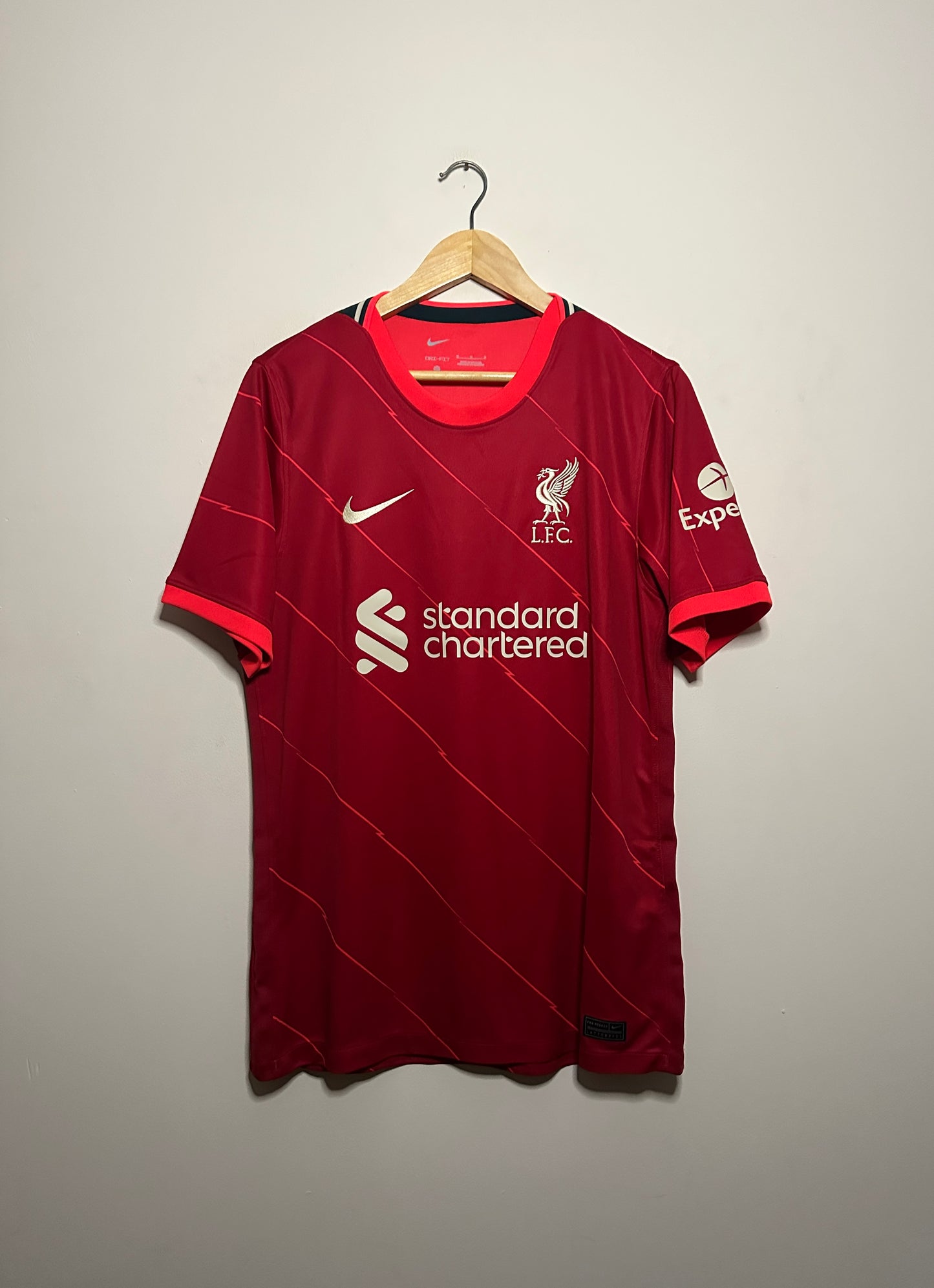 Liverpool FC 2021-22 home football shirt (M)