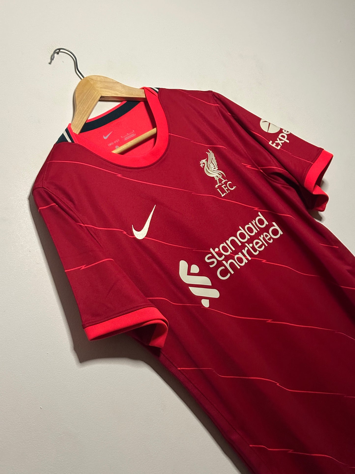 Liverpool FC 2021-22 home football shirt (M)