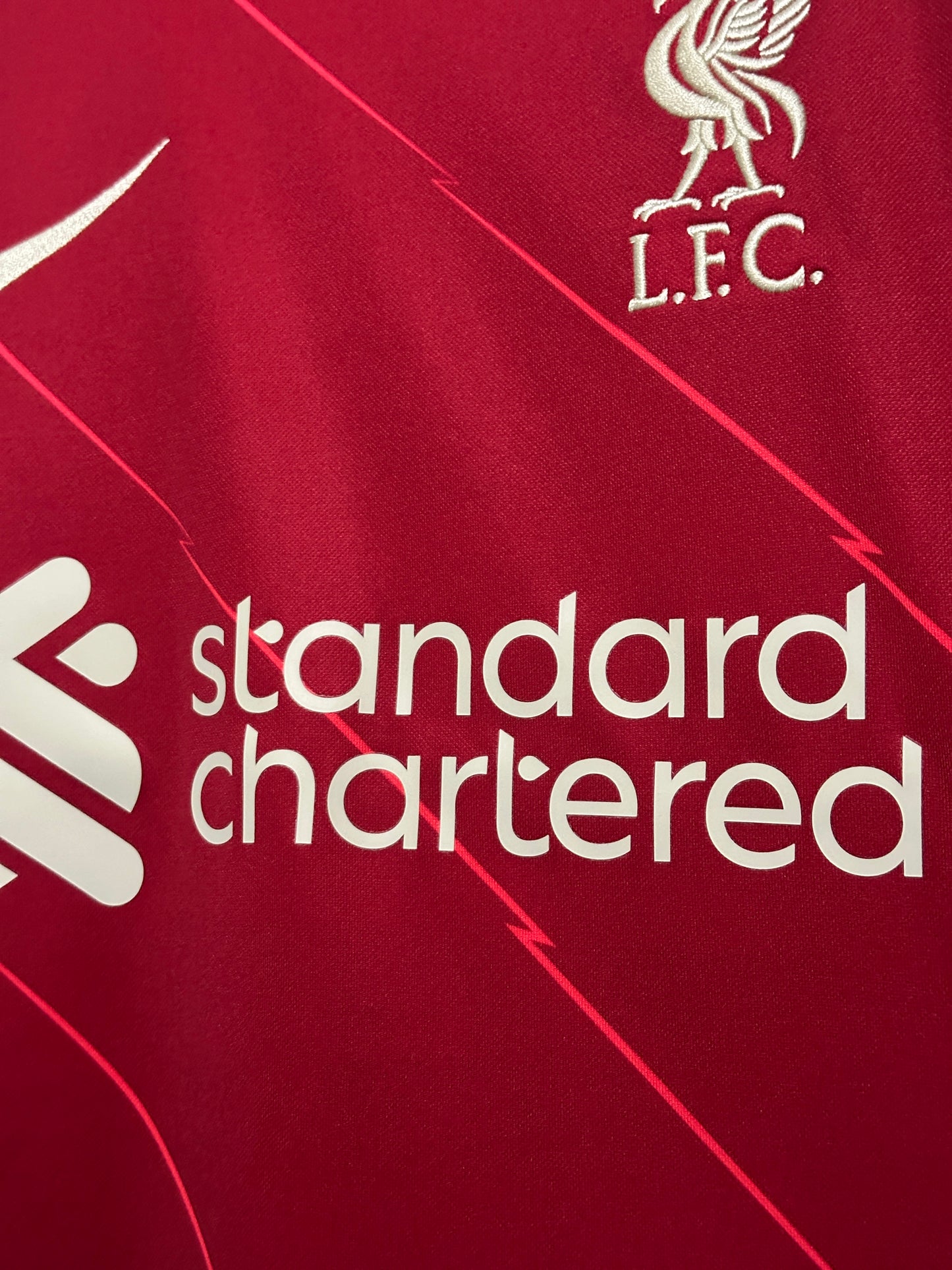 Liverpool FC 2021-22 home football shirt (M)