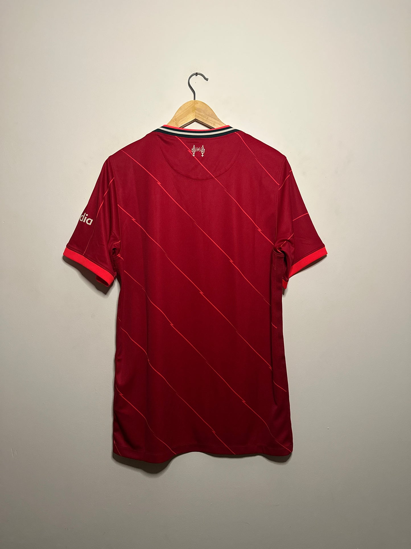 Liverpool FC 2021-22 home football shirt (M)
