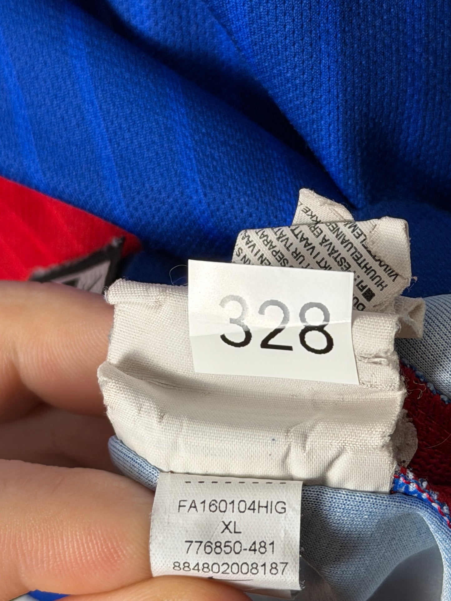 Lionel Messi FC Barcelona 2016-17 home football shirt (XL)