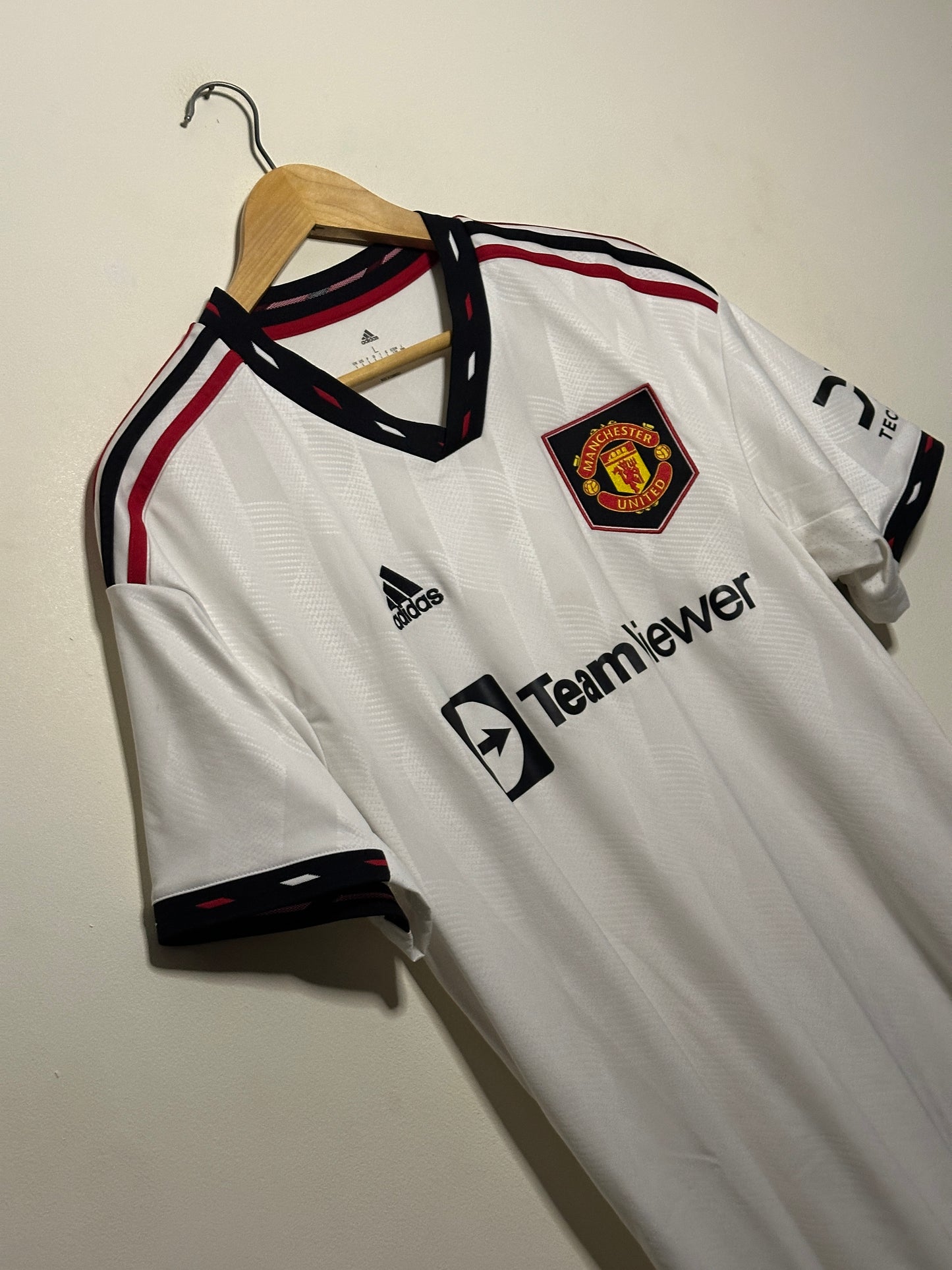 Manchester United 2022-23 away football shirt (L)