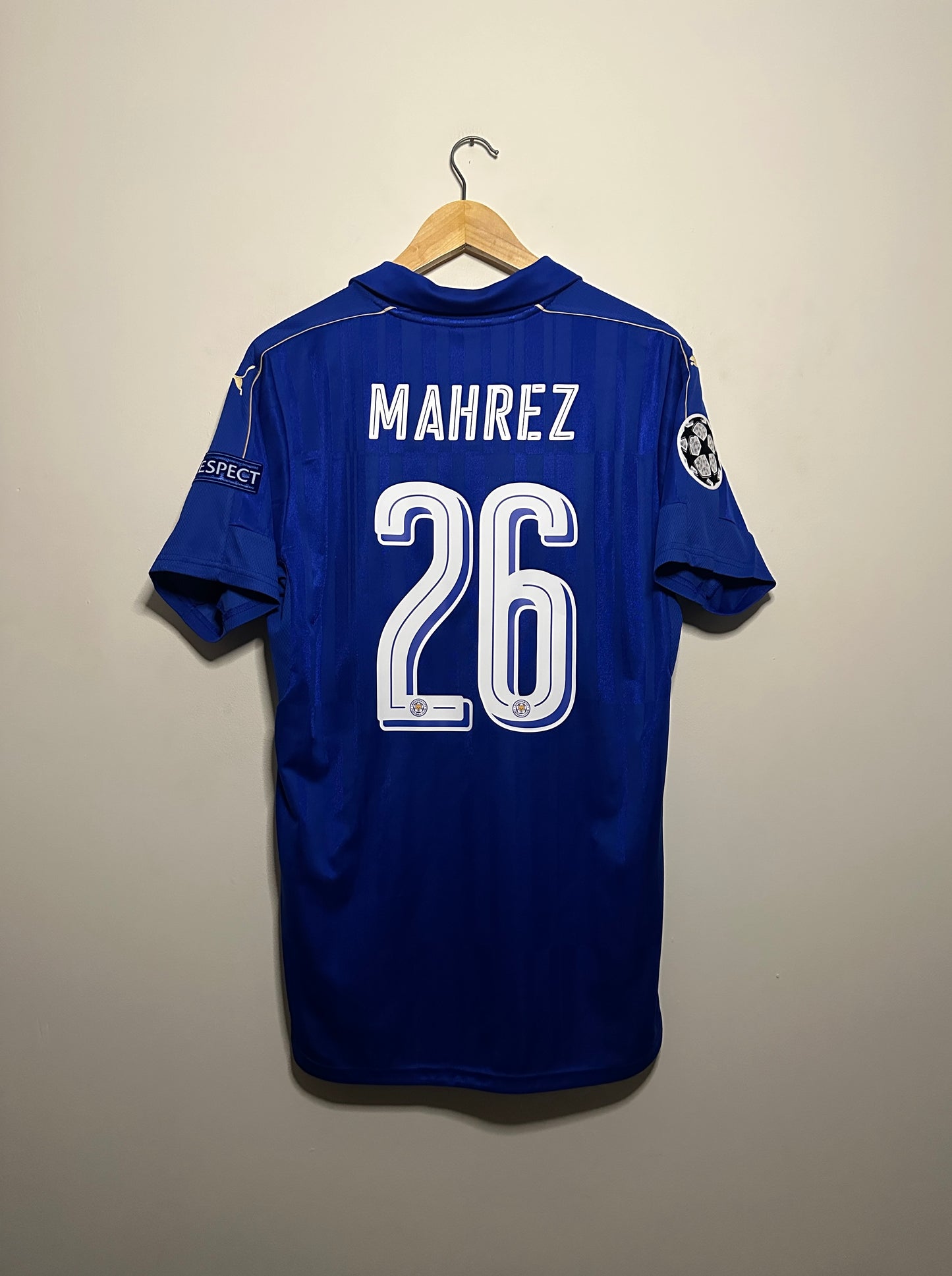 Riyadh Mahrez Leicester City FC 2016-17 home football shirt (M)