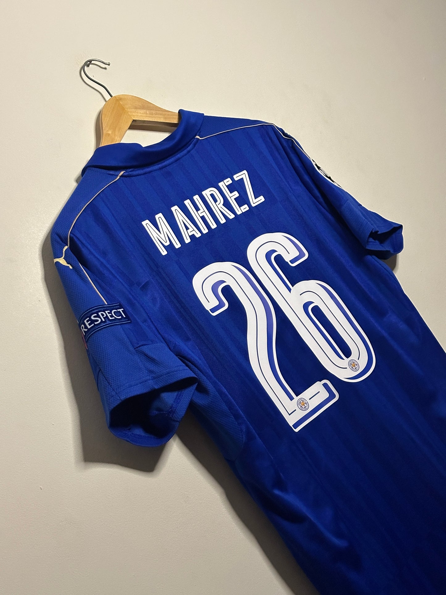 Riyadh Mahrez Leicester City FC 2016-17 home football shirt (M)