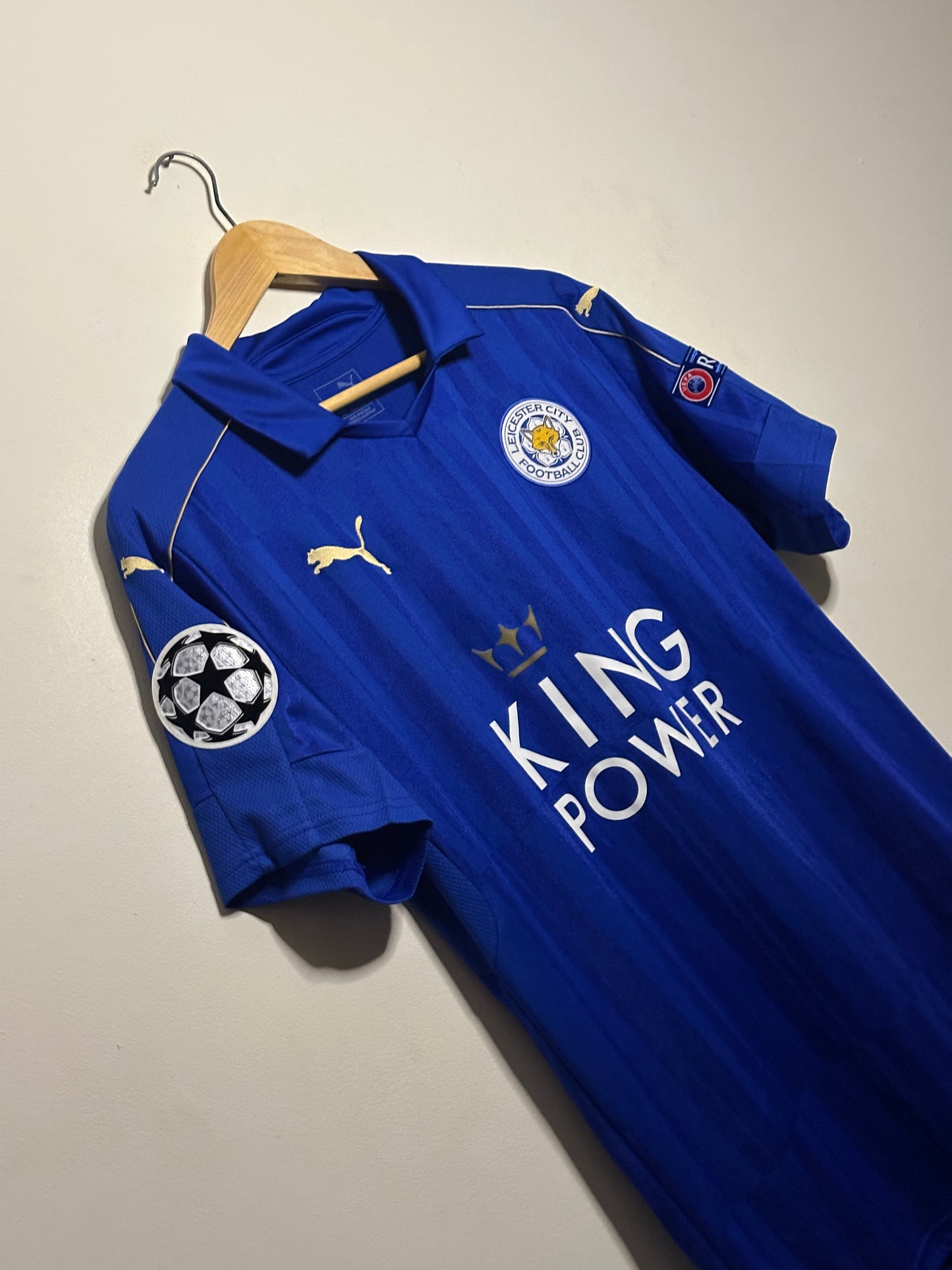 Riyadh Mahrez Leicester City FC 2016-17 home football shirt (M)