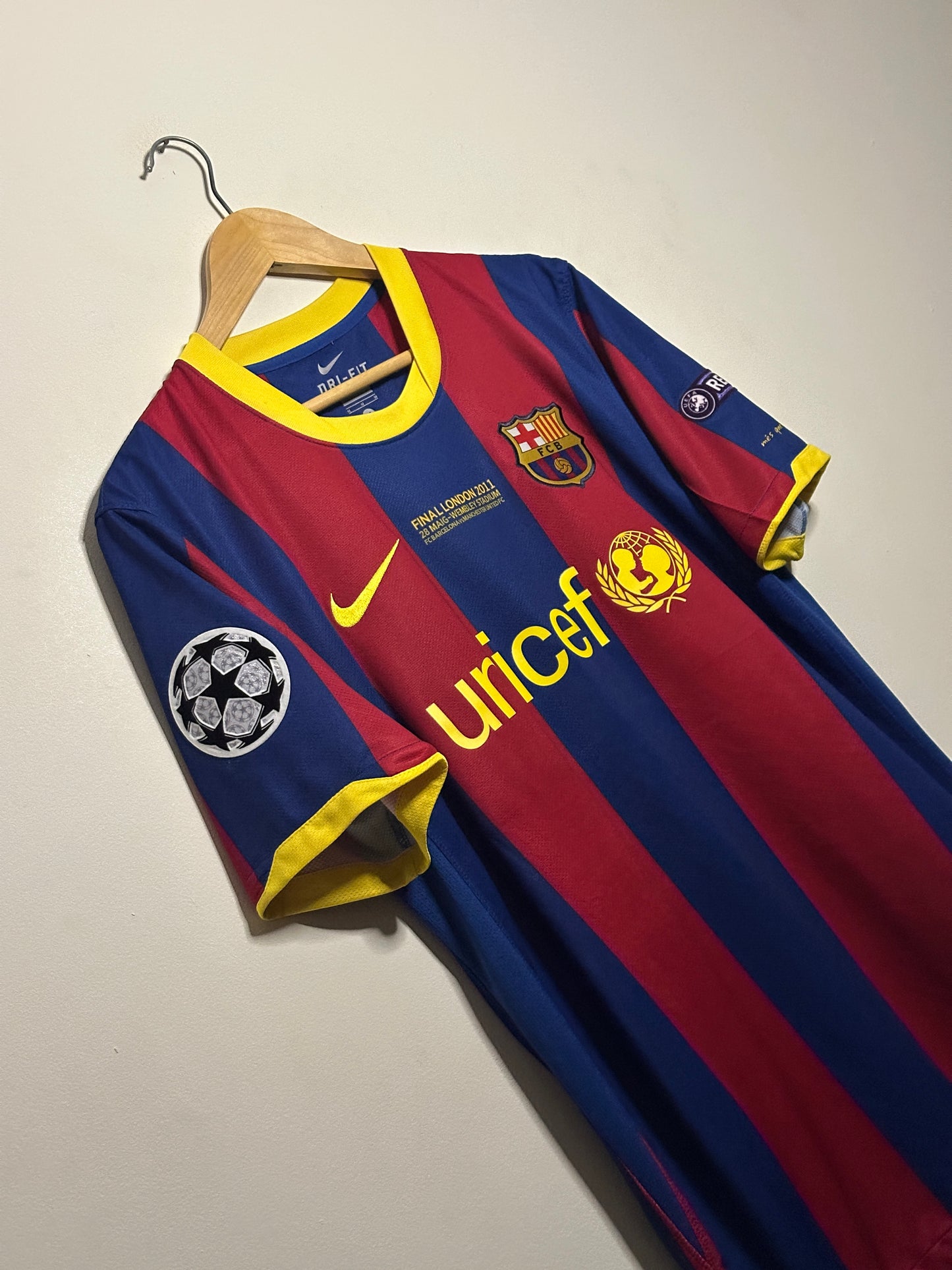 Lionel Messi FC Barcelona 2010-11 champions league final edition home football shirt (M)