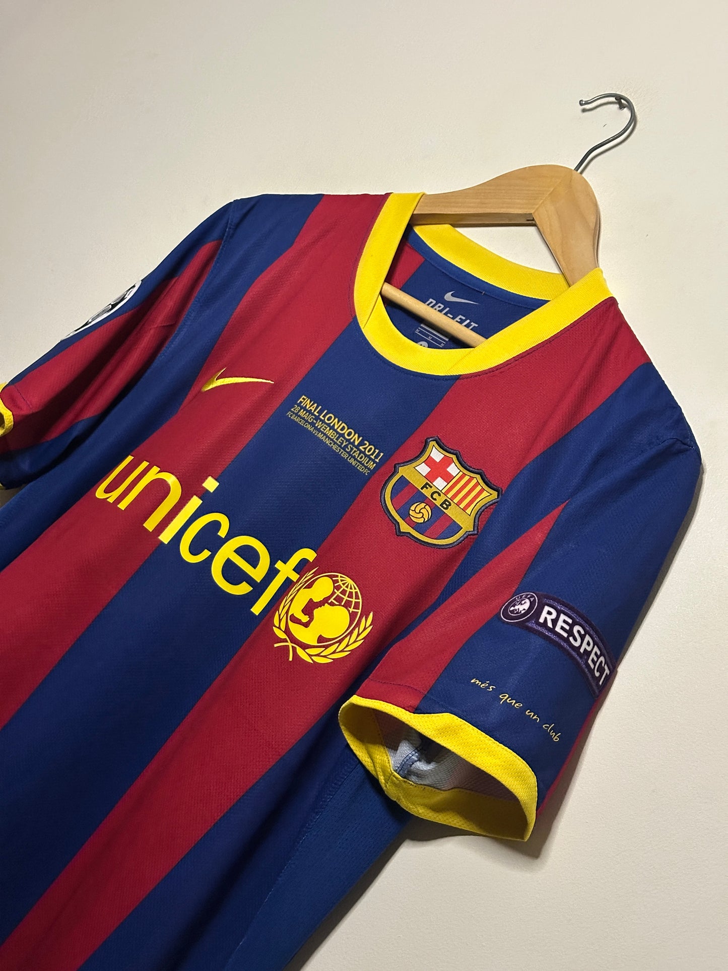 Lionel Messi FC Barcelona 2010-11 champions league final edition home football shirt (M)