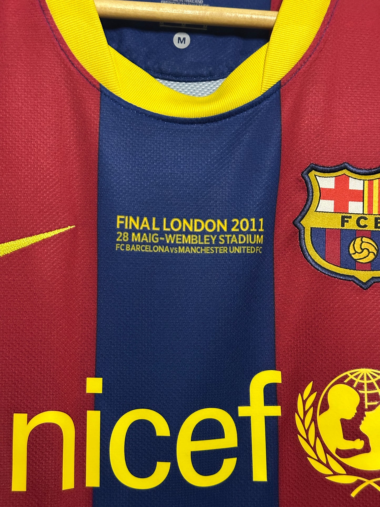 Lionel Messi FC Barcelona 2010-11 champions league final edition home football shirt (M)