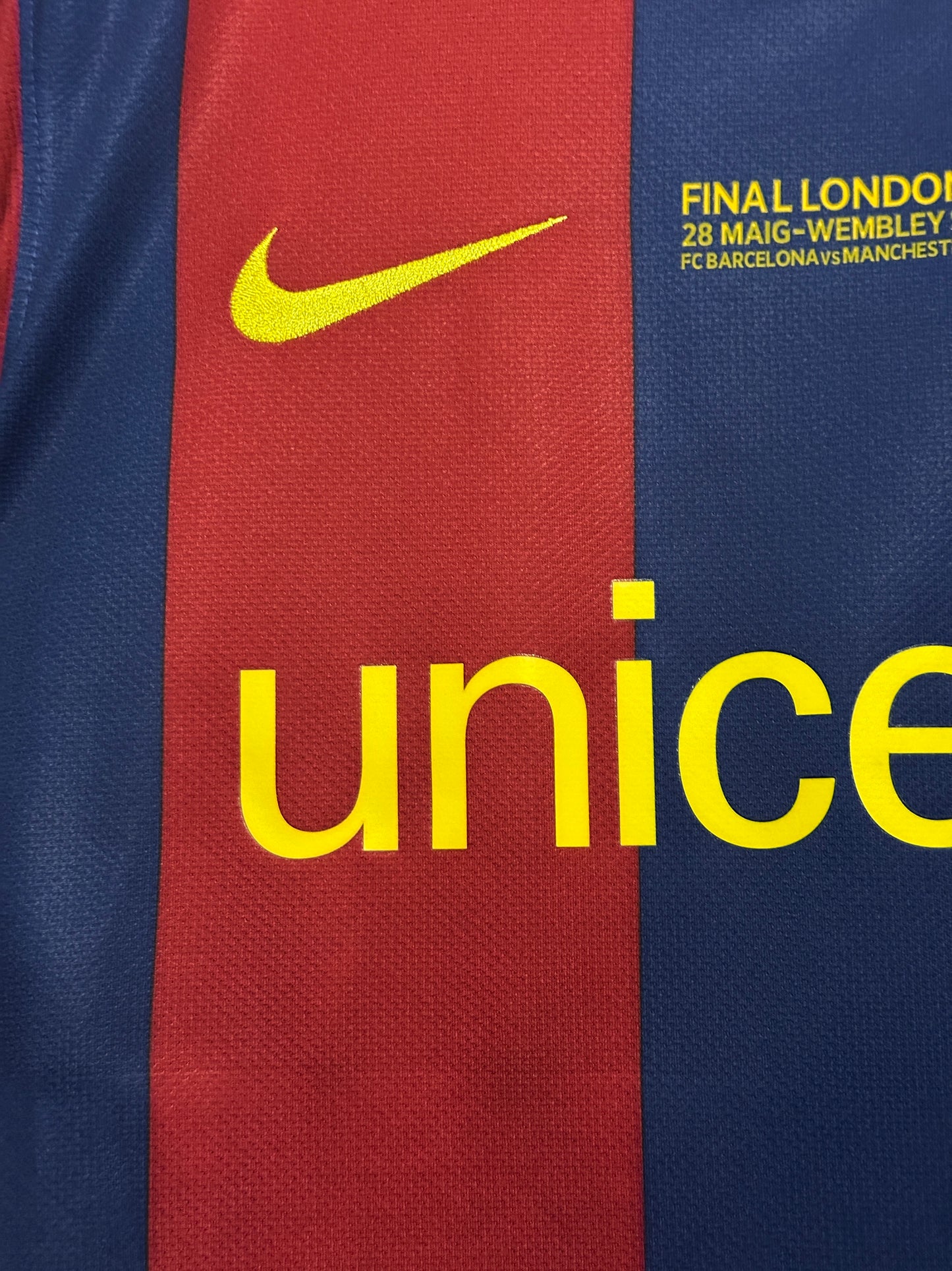 Lionel Messi FC Barcelona 2010-11 champions league final edition home football shirt (M)
