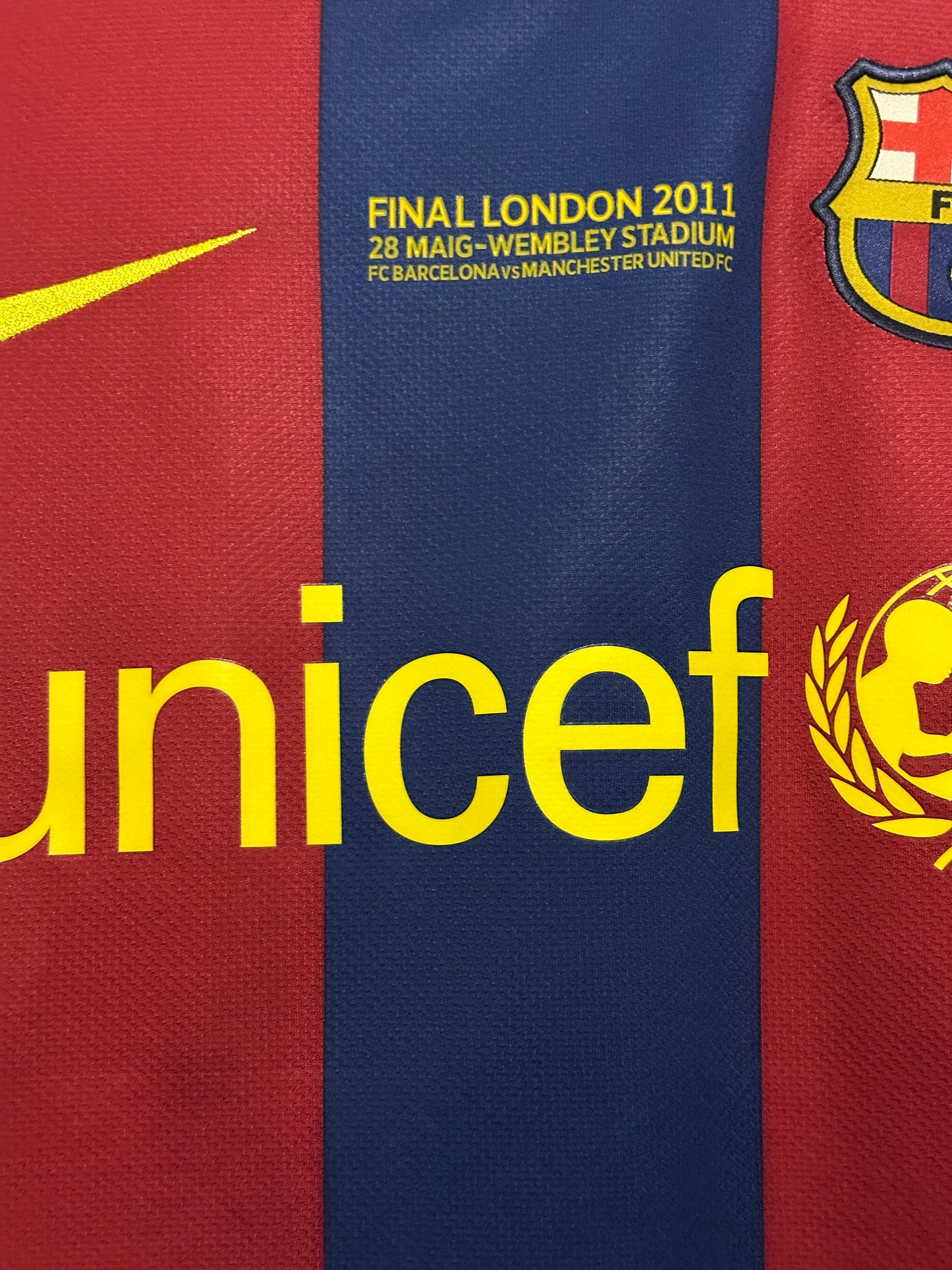 Lionel Messi FC Barcelona 2010-11 champions league final edition home football shirt (M)