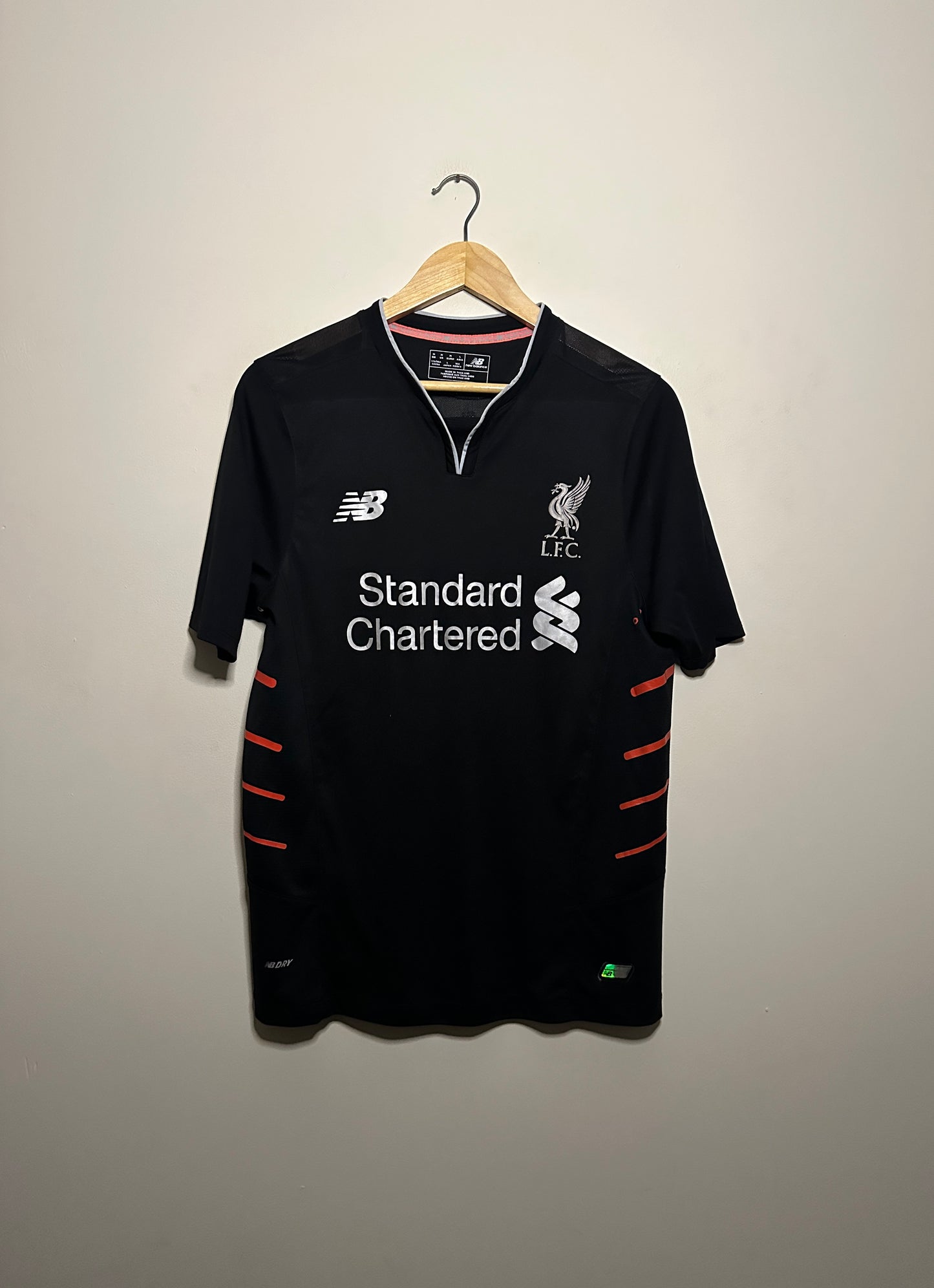 Roberto Firmino Liverpool FC 2016-17 away football shirt (M)
