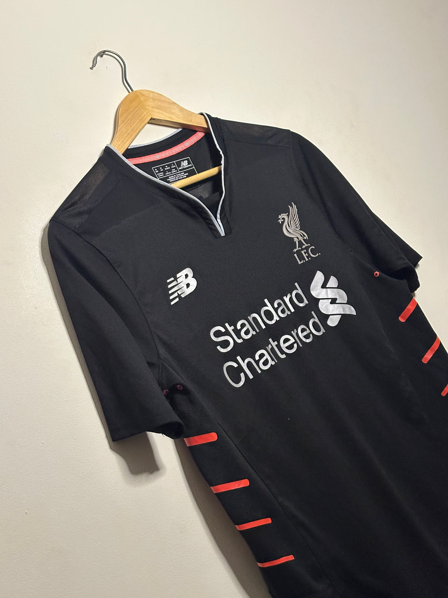 Roberto Firmino Liverpool FC 2016-17 away football shirt (M)
