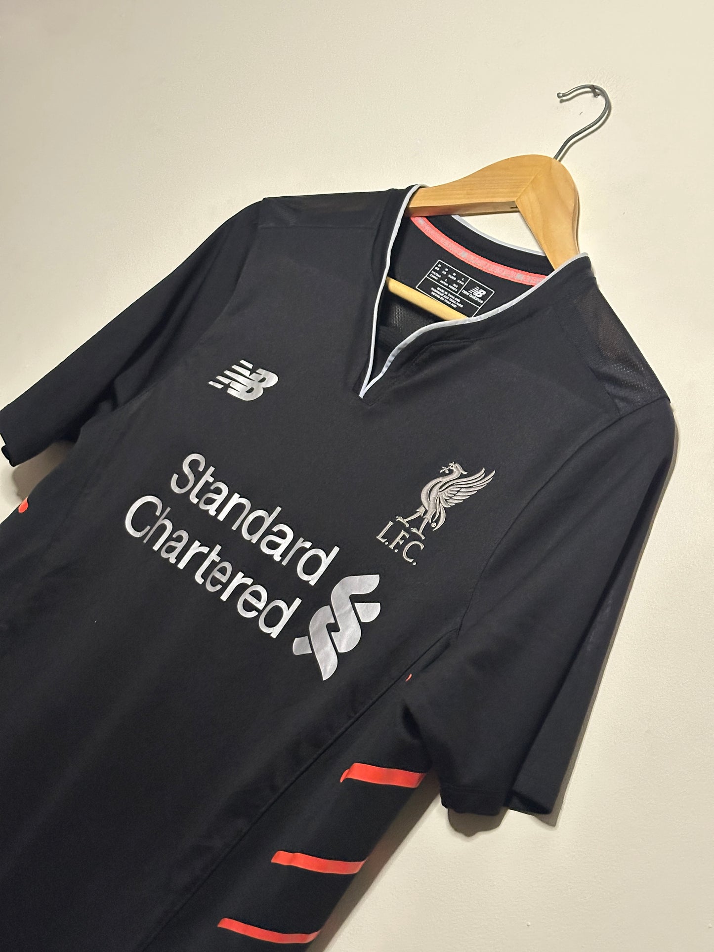 Roberto Firmino Liverpool FC 2016-17 away football shirt (M)