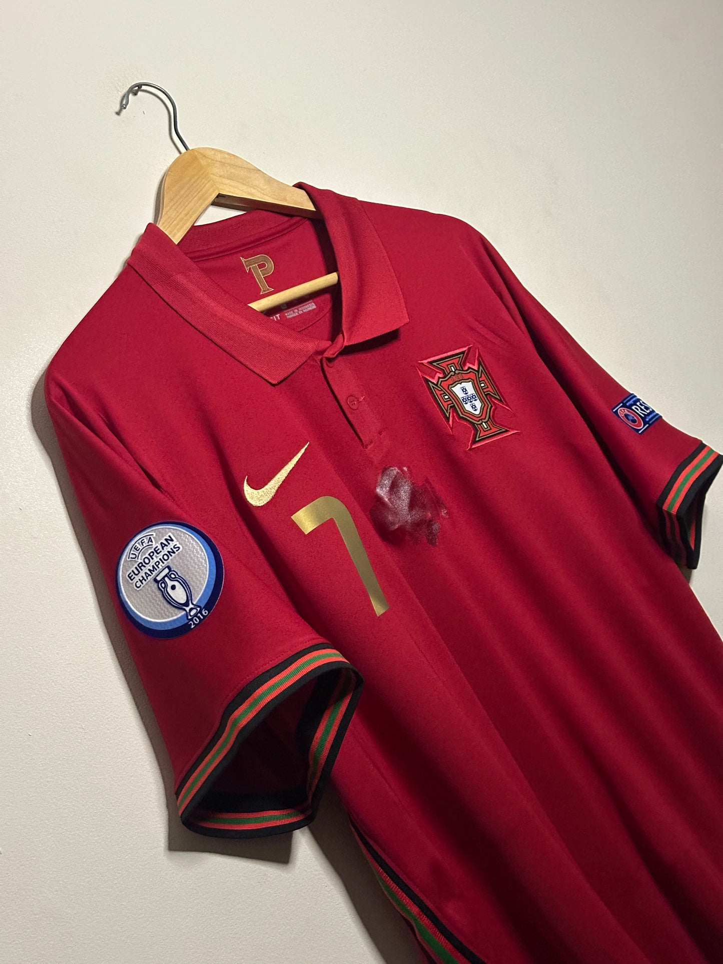 Cristiano Ronaldo Portugal 2020 home football shirt (XL)