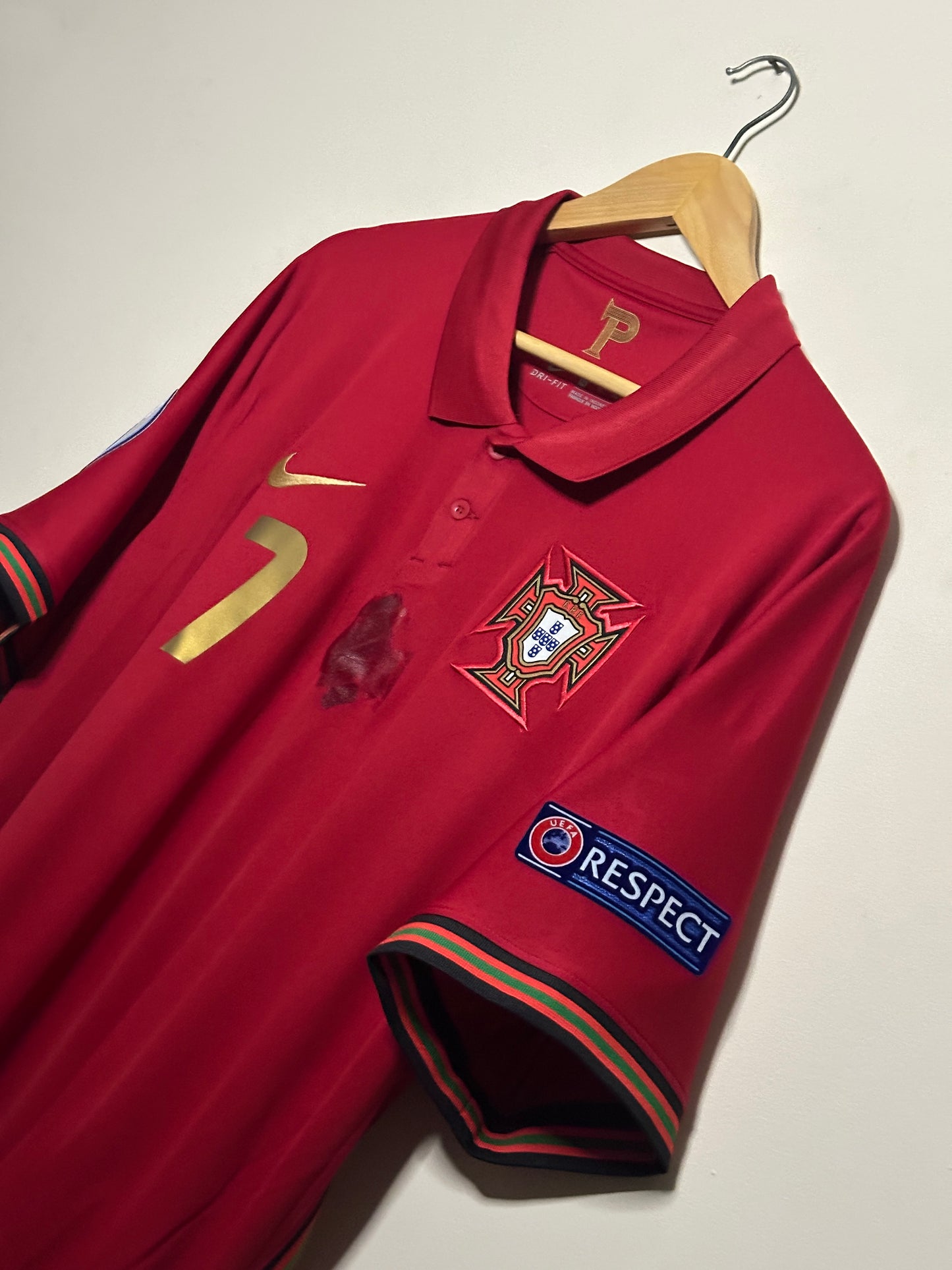 Cristiano Ronaldo Portugal 2020 home football shirt (XL)