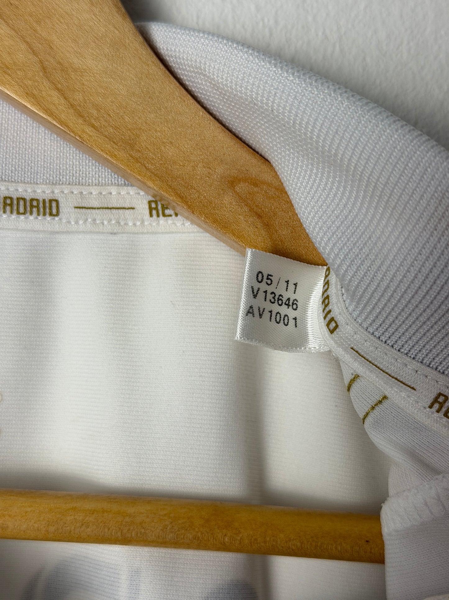 Cristiano Ronaldo Real Madrid CF 2011-12 home football shirt (M)