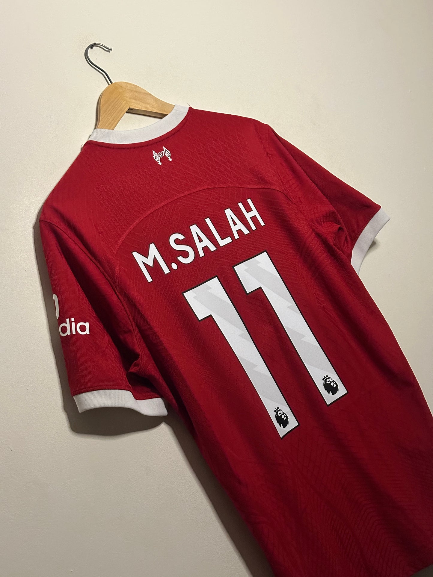 Mohamed Salah Liverpool FC 2023-24 home football shirt (M)