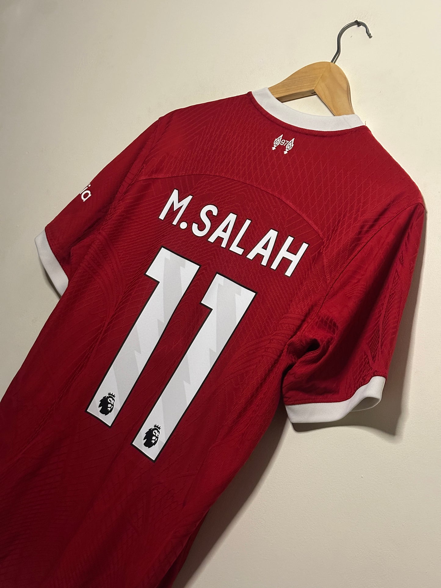 Mohamed Salah Liverpool FC 2023-24 home football shirt (M)