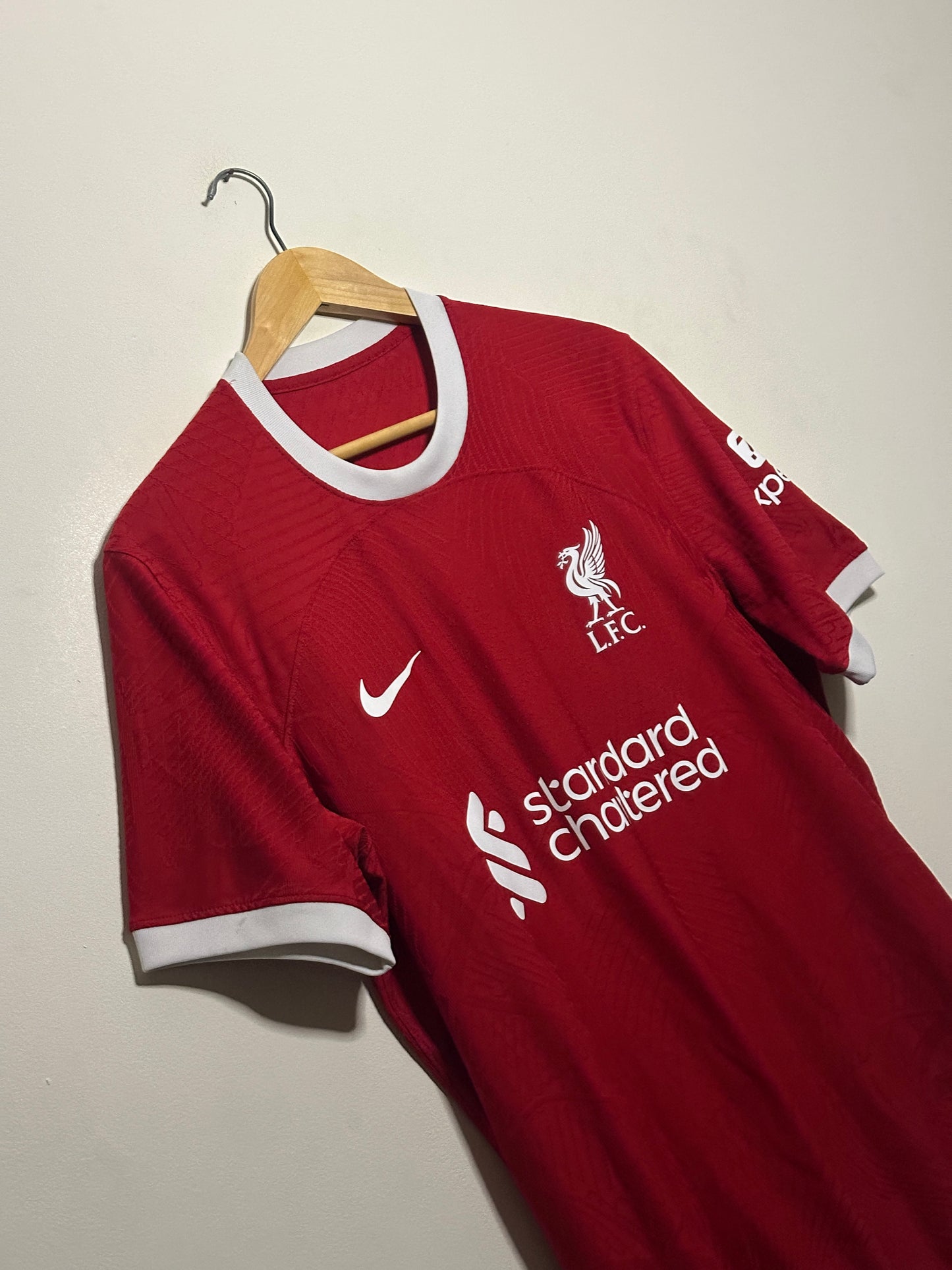 Mohamed Salah Liverpool FC 2023-24 home football shirt (M)