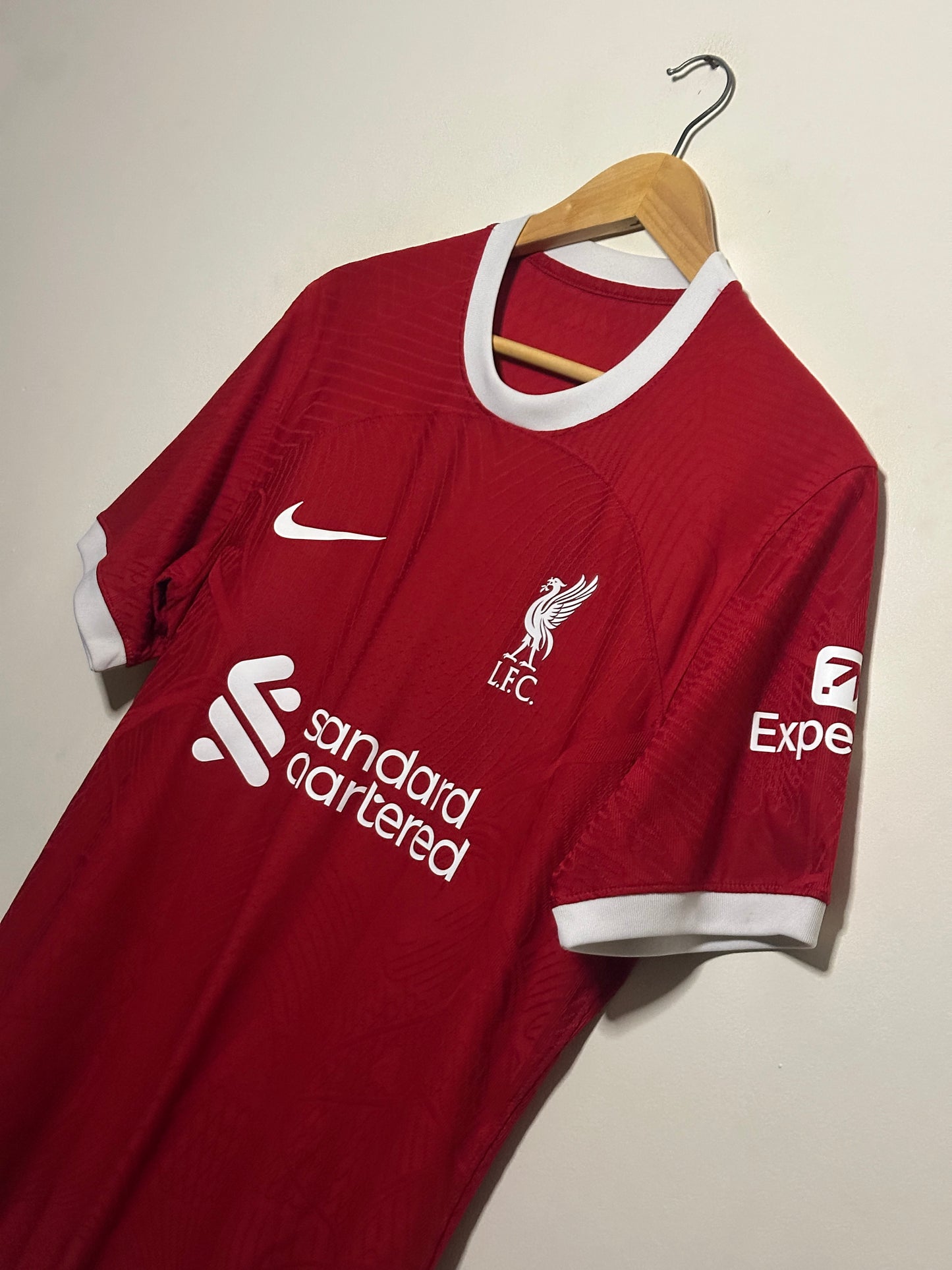 Mohamed Salah Liverpool FC 2023-24 home football shirt (M)