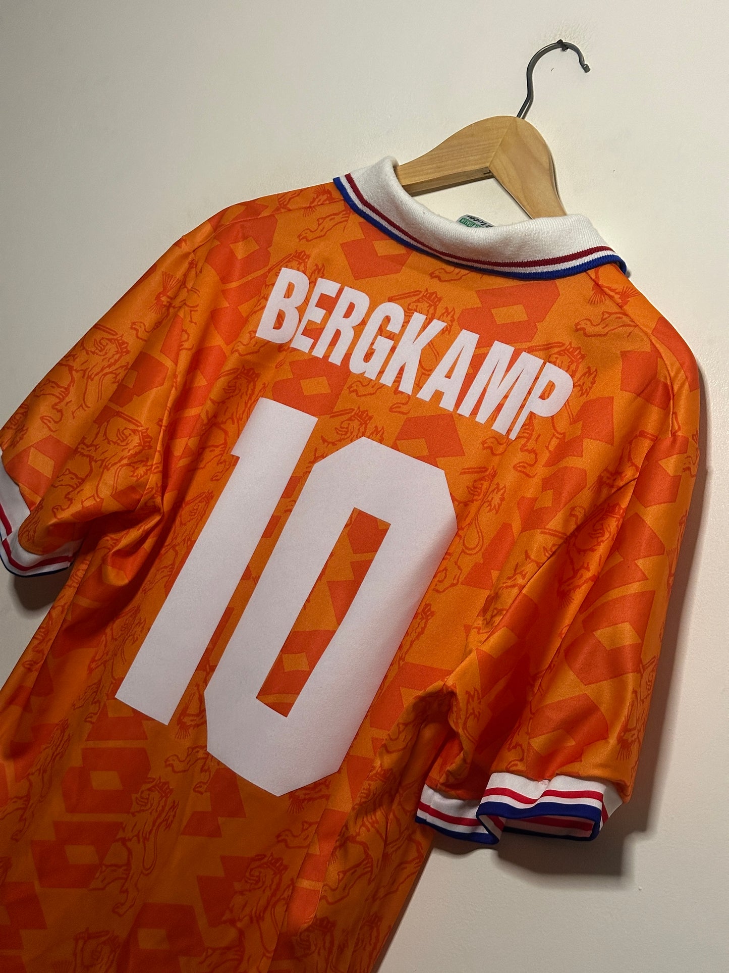 Dennis Bergkamp Netherlands 1993-95 home football shirt (M)