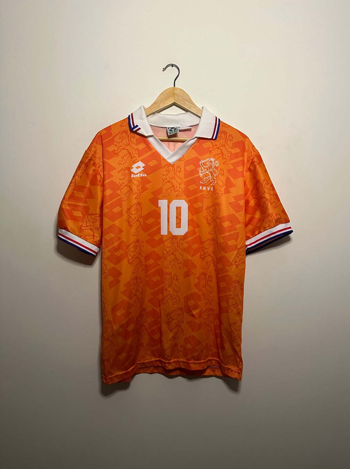 Dennis Bergkamp Netherlands 1993-95 home football shirt (M)