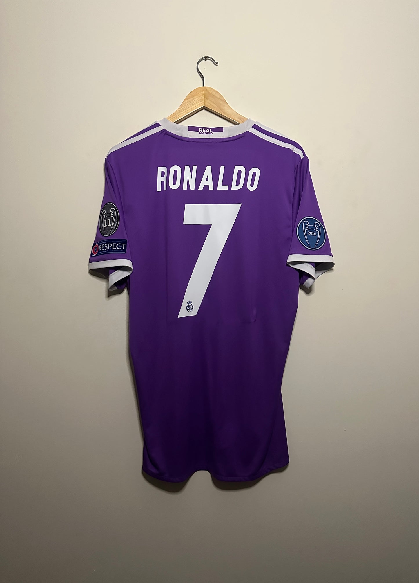 Cristiano Ronaldo Real Madrid CF 2016-17 away football shirt (L)