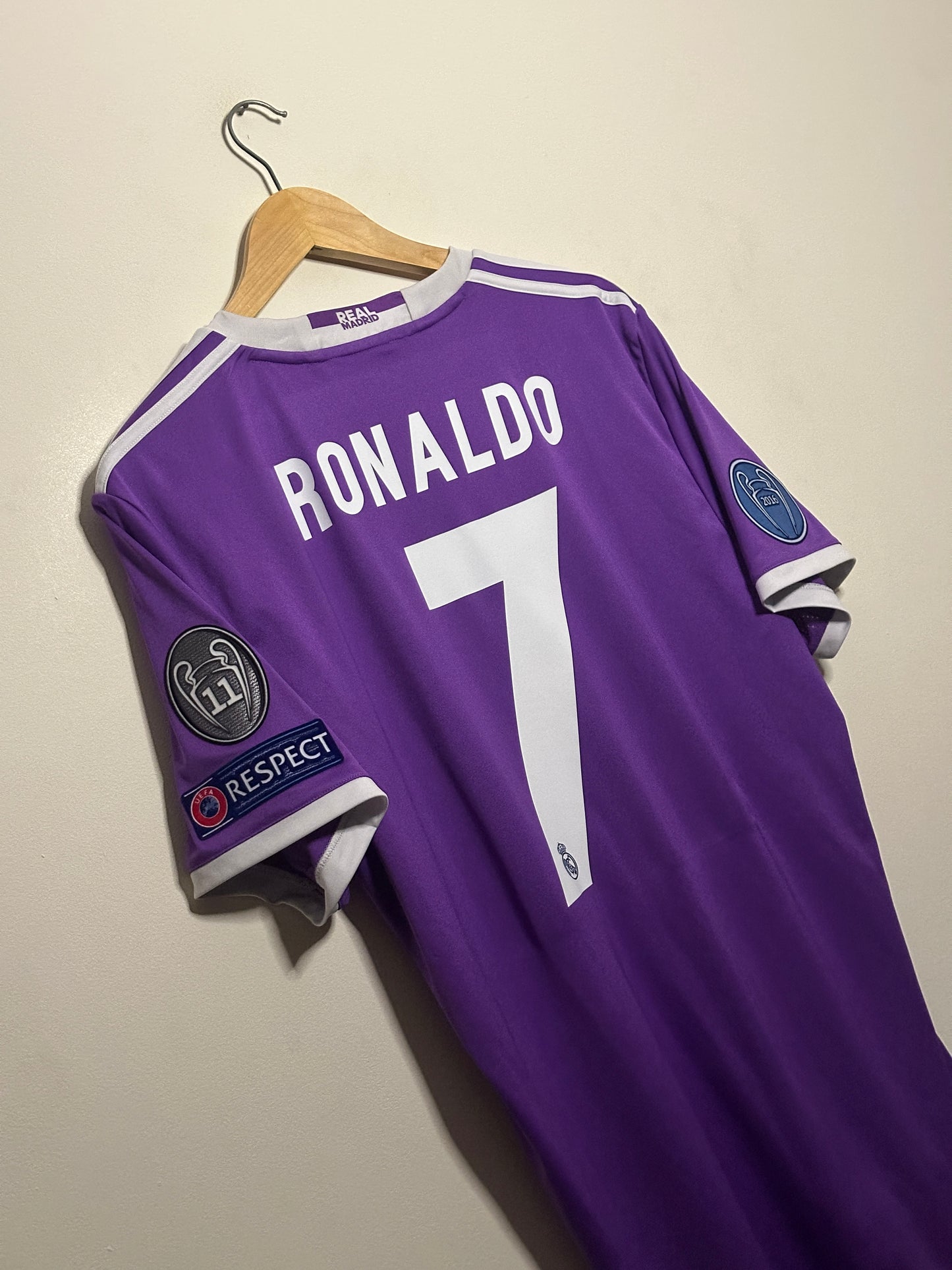 Cristiano Ronaldo Real Madrid CF 2016-17 away football shirt (L)