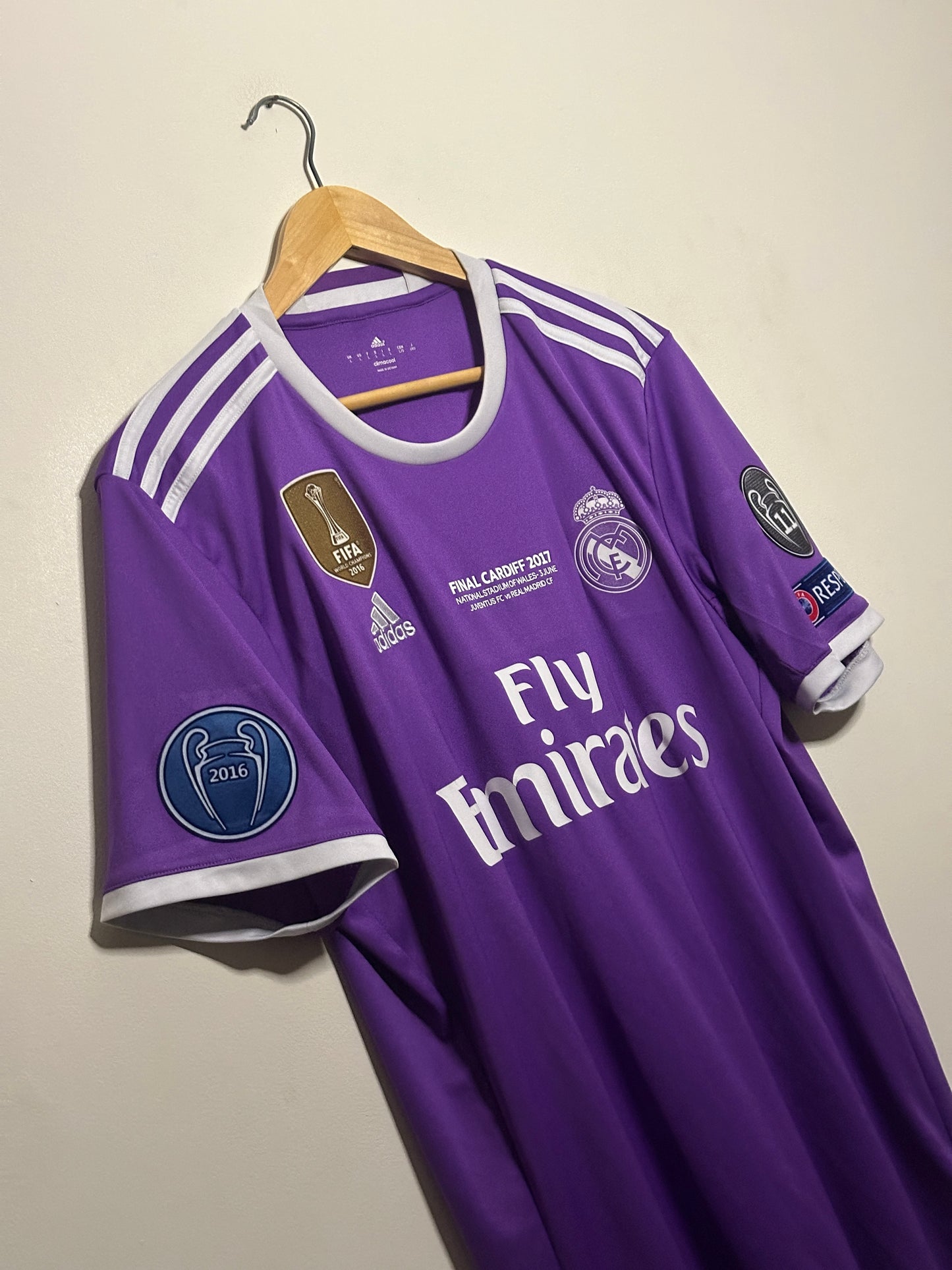 Cristiano Ronaldo Real Madrid CF 2016-17 away football shirt (L)