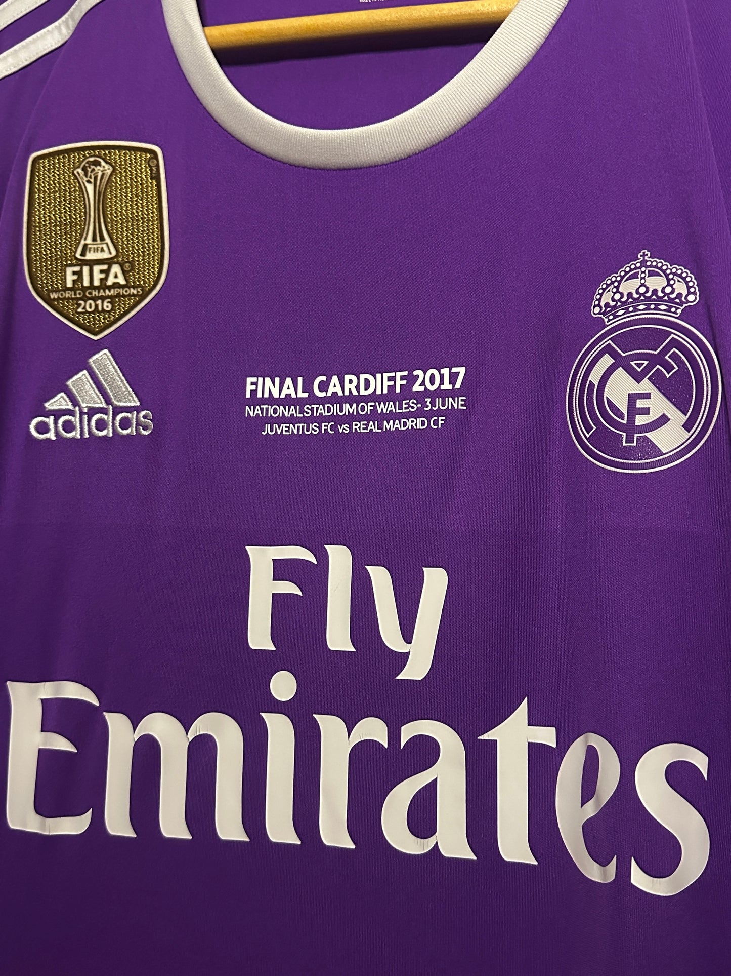 Cristiano Ronaldo Real Madrid CF 2016-17 away football shirt (L)
